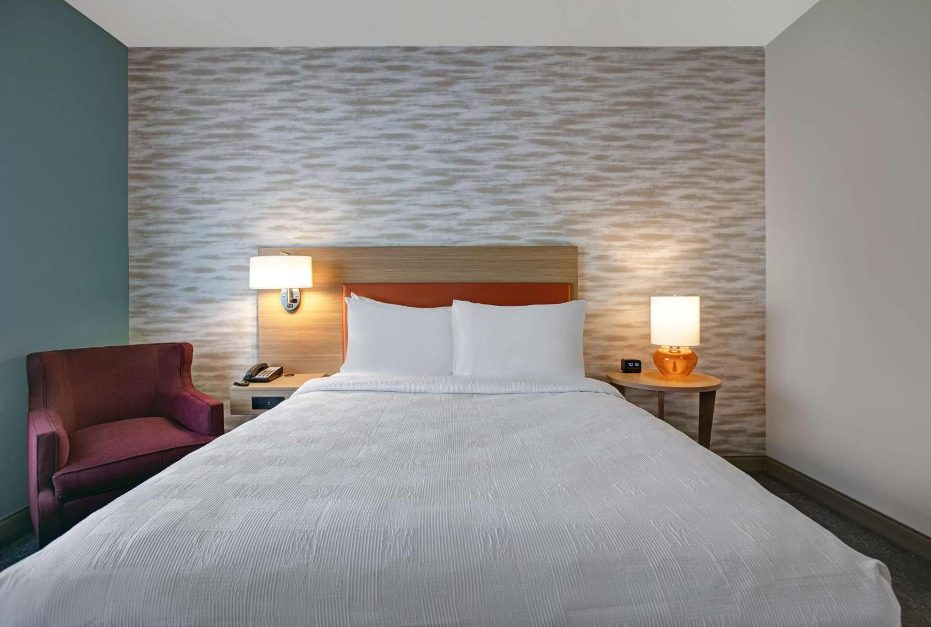 Bed in Home2 Suites By Hilton Milwaukee Downtown