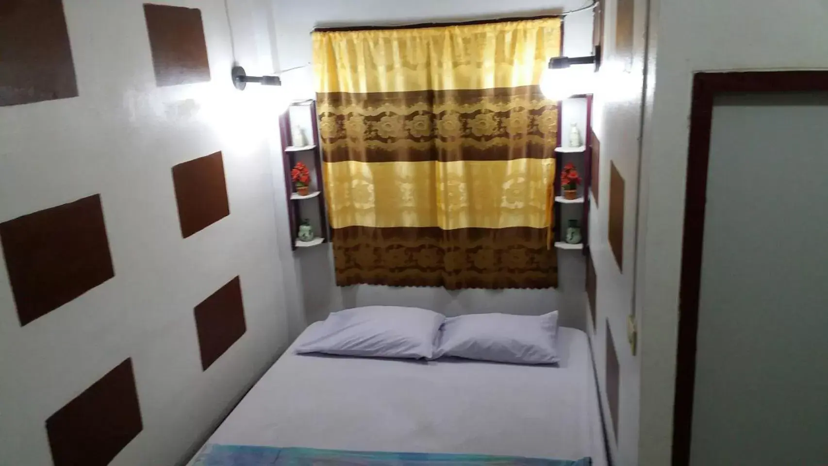 Deluxe Double Room in Adchara Mansion Deluxe Double Room in Adchara Mansion