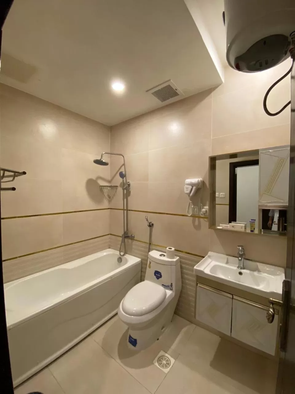 Toilet in شقق ارين البساتين