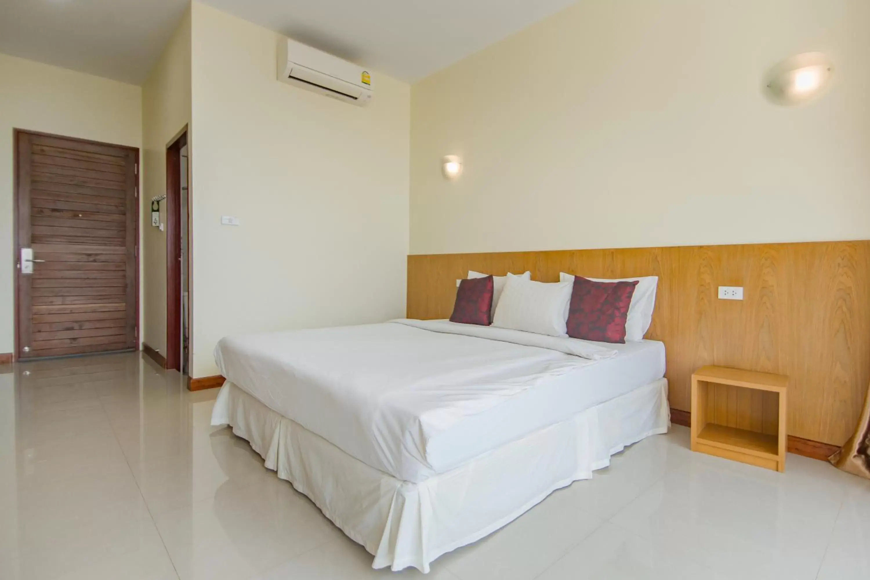 Deluxe Double Room in Mam Kaibae Hotel Deluxe Double Room in Mam Kaibae Hotel