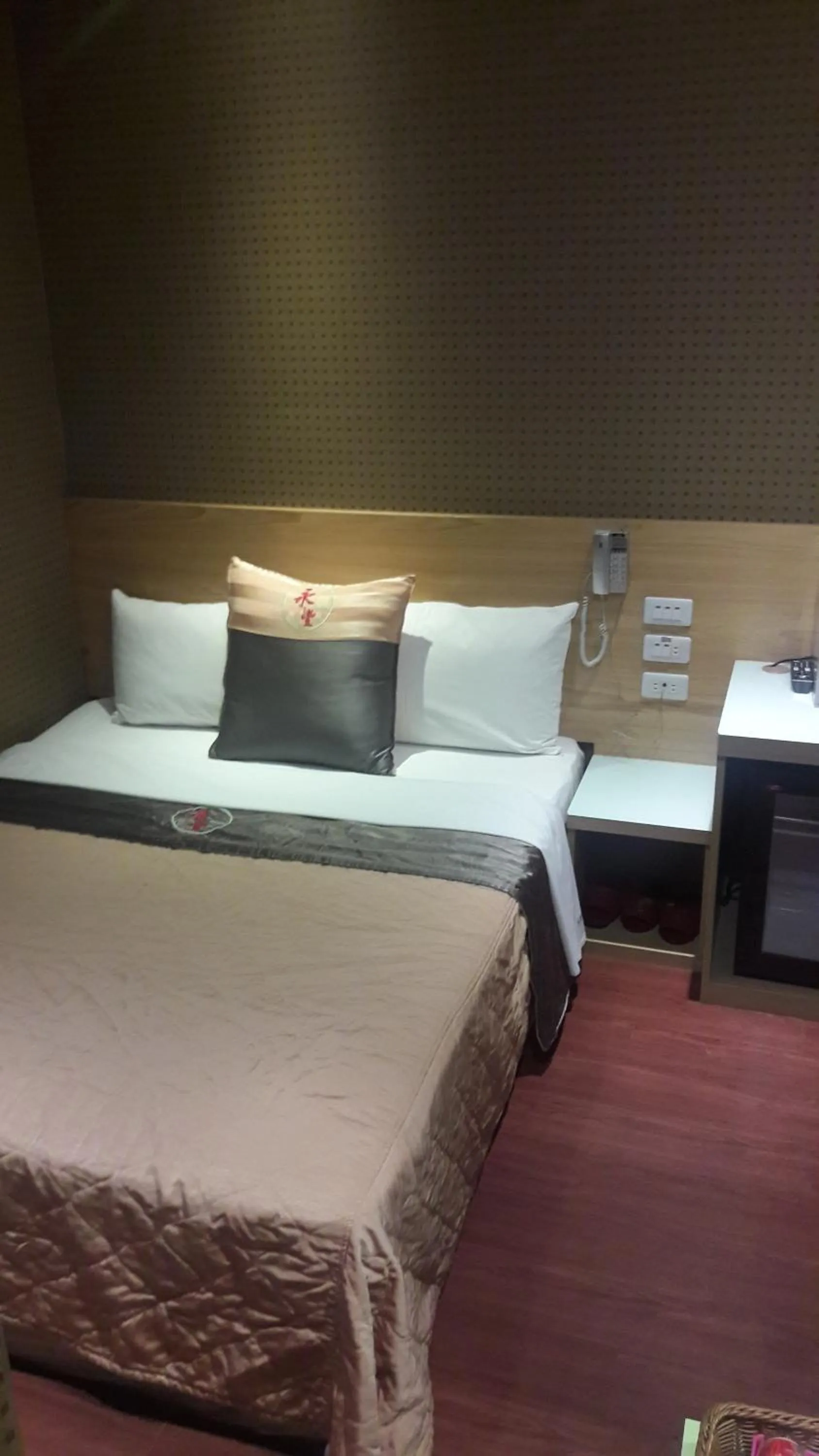 Bed in Yung Feng Hotel