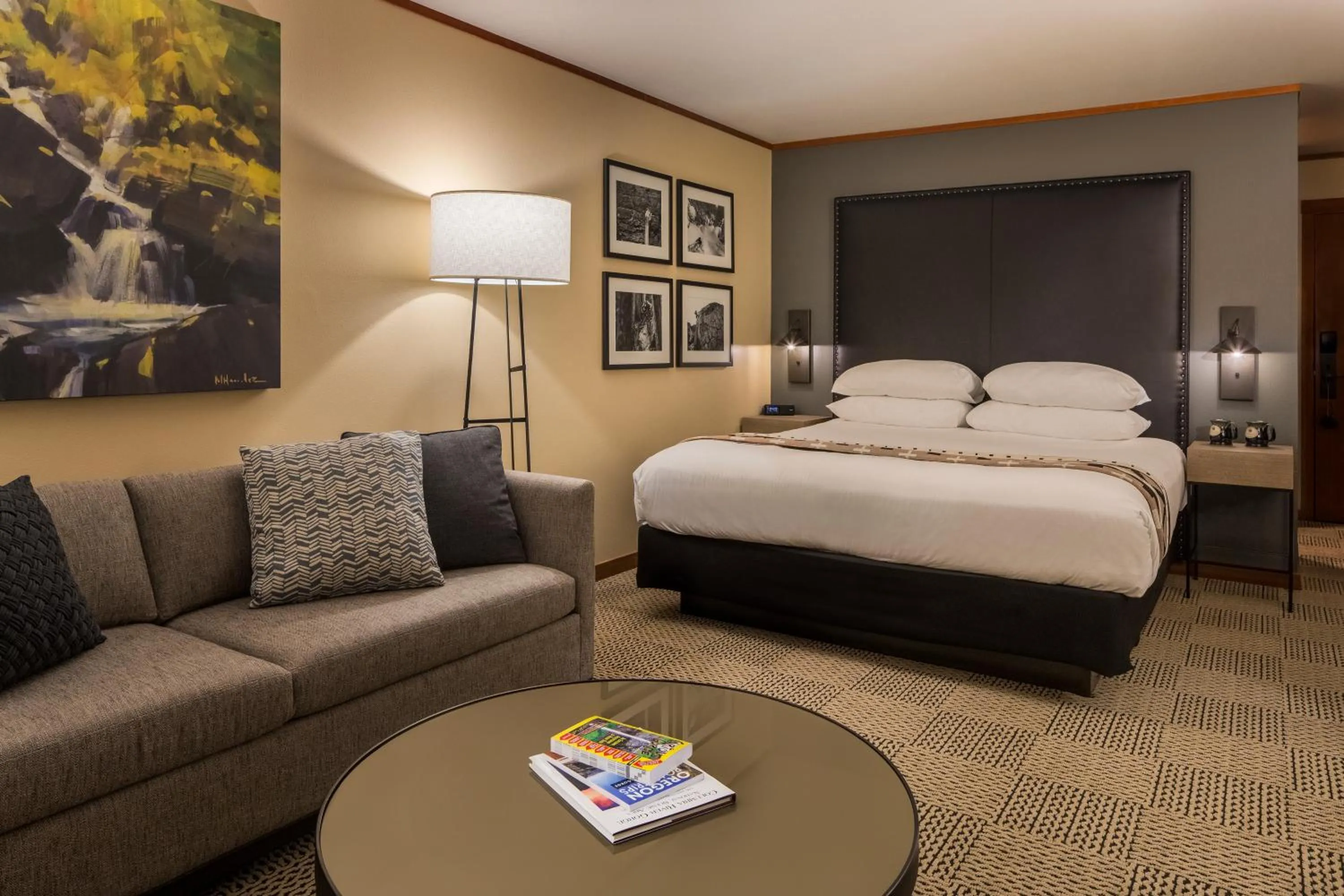 Bedroom, Bed in Skamania Lodge