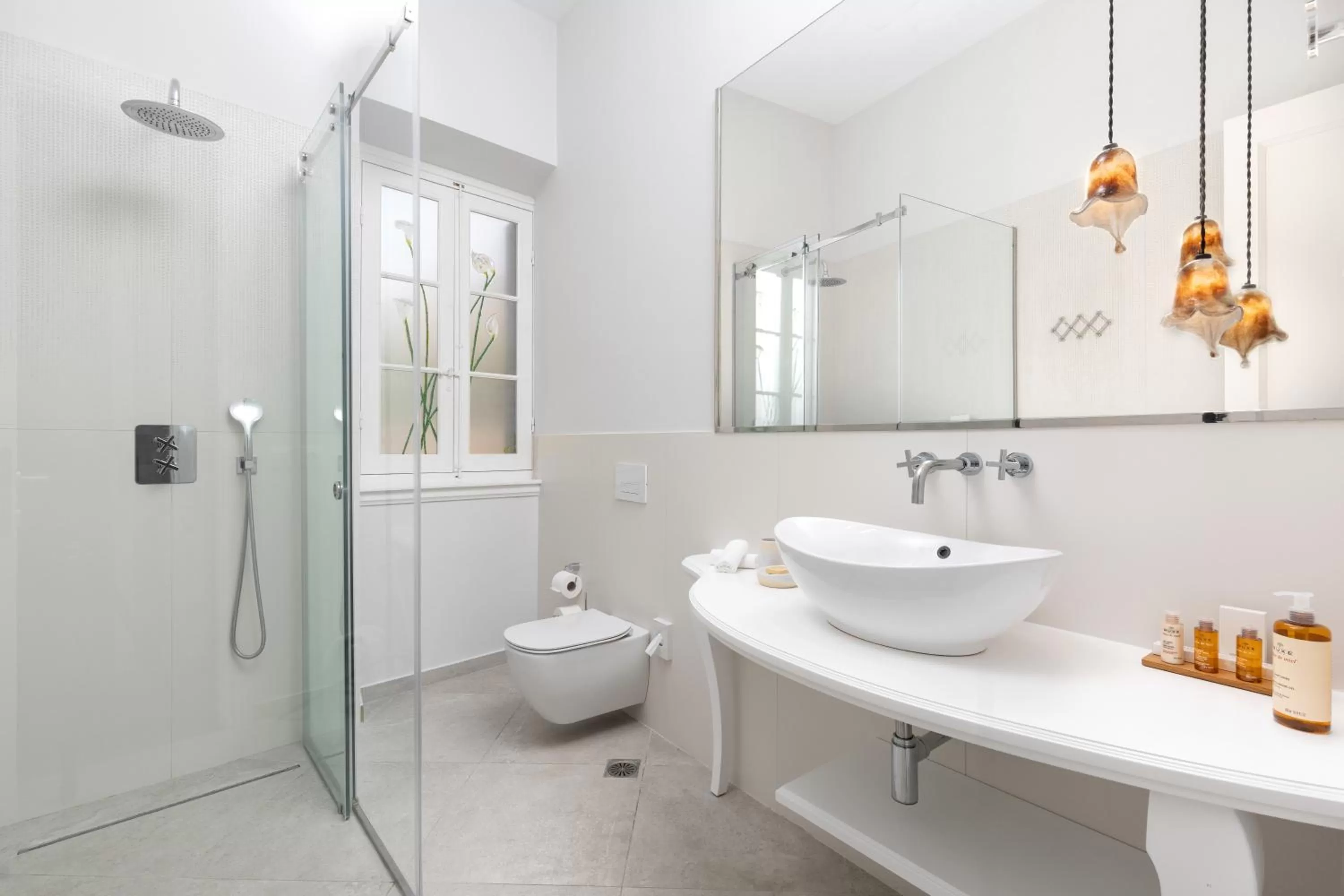 Bathroom in Acanthus blue