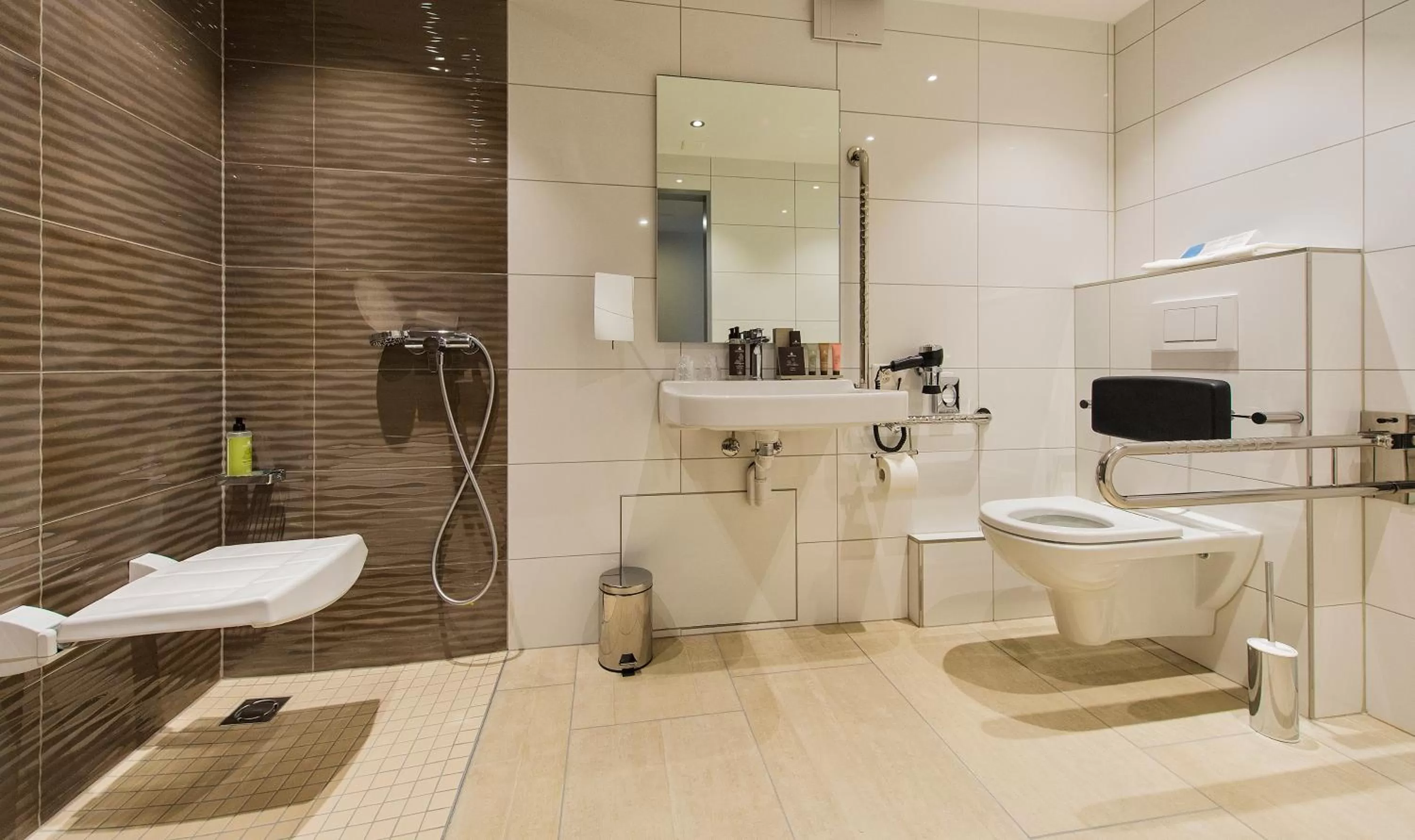 Shower in SeminarHotel am Ägerisee