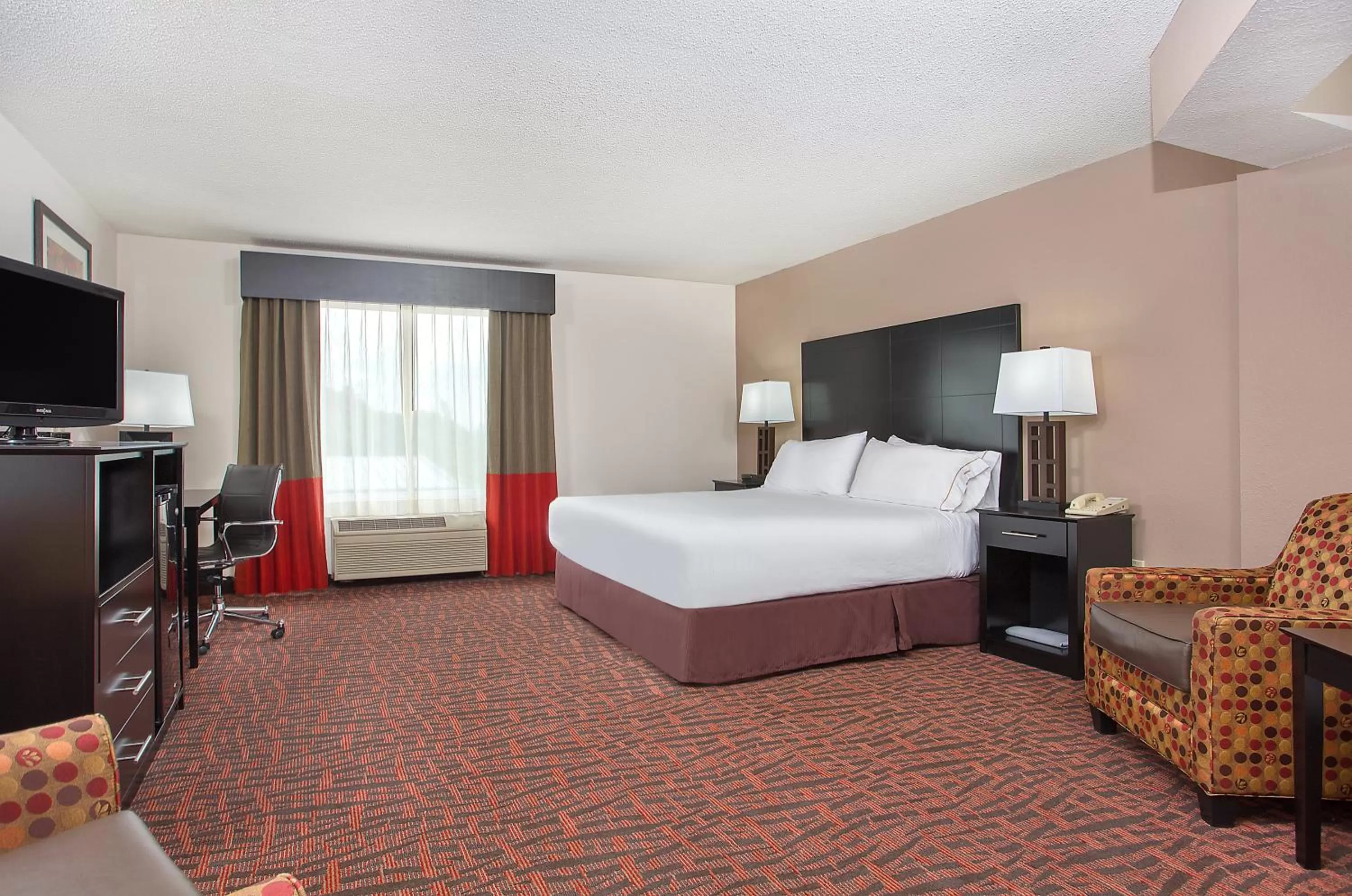 Photo of the whole room, Bed in Holiday Inn Express & Suites Murphy by IHG