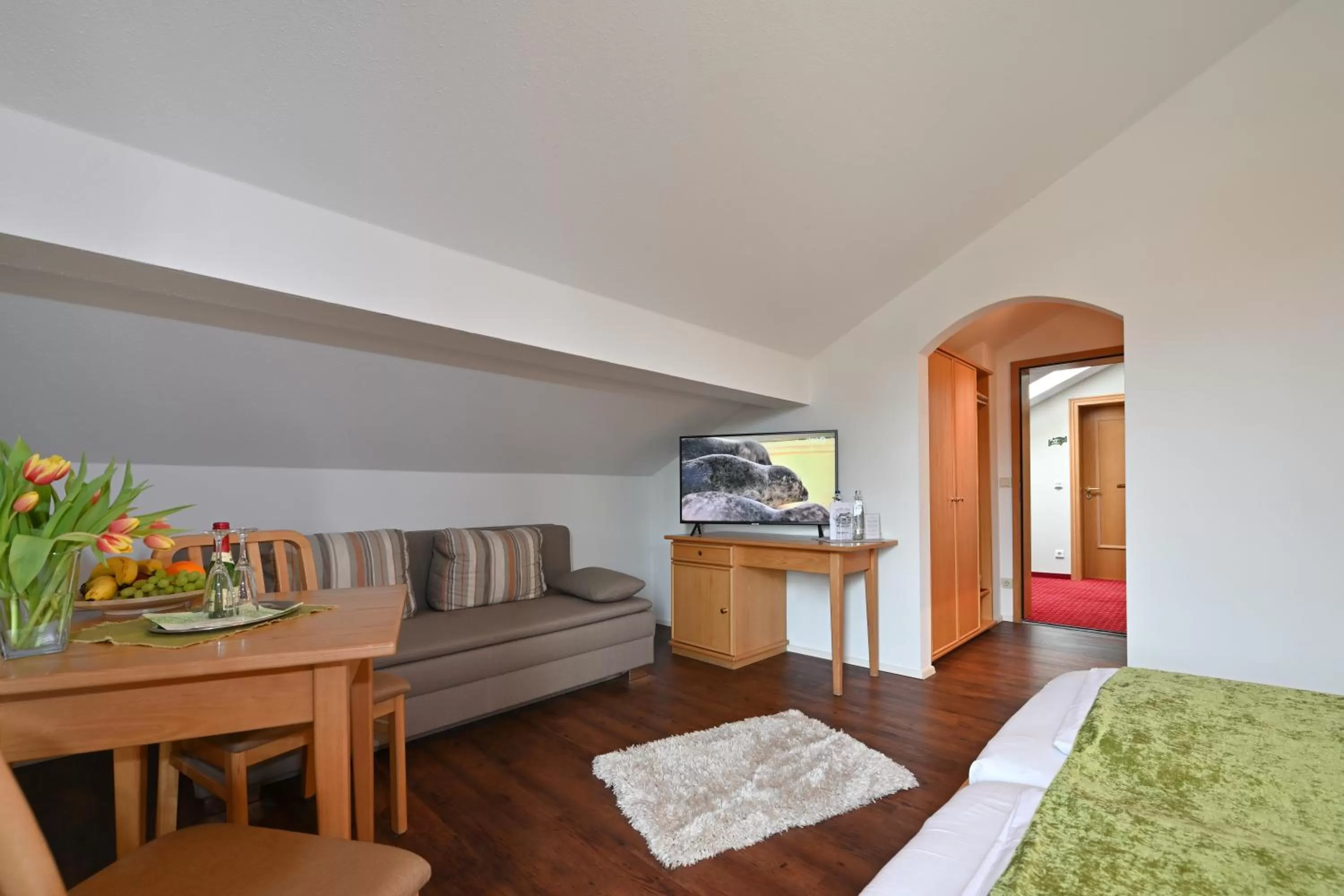 Staff, TV/Entertainment Center in Gasthaus - Hotel Alt Fürstätt