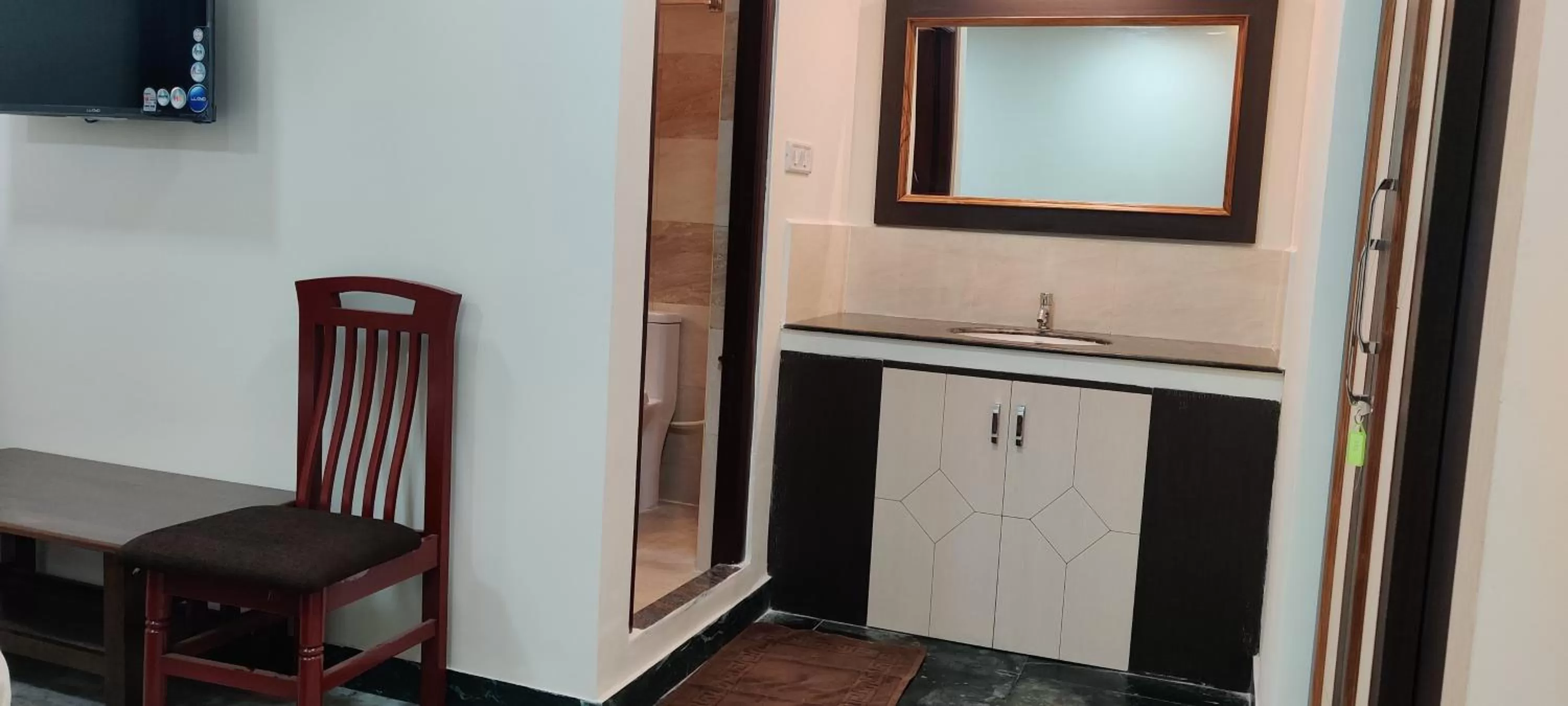 TV/Entertainment Center in Rmc travellers inn