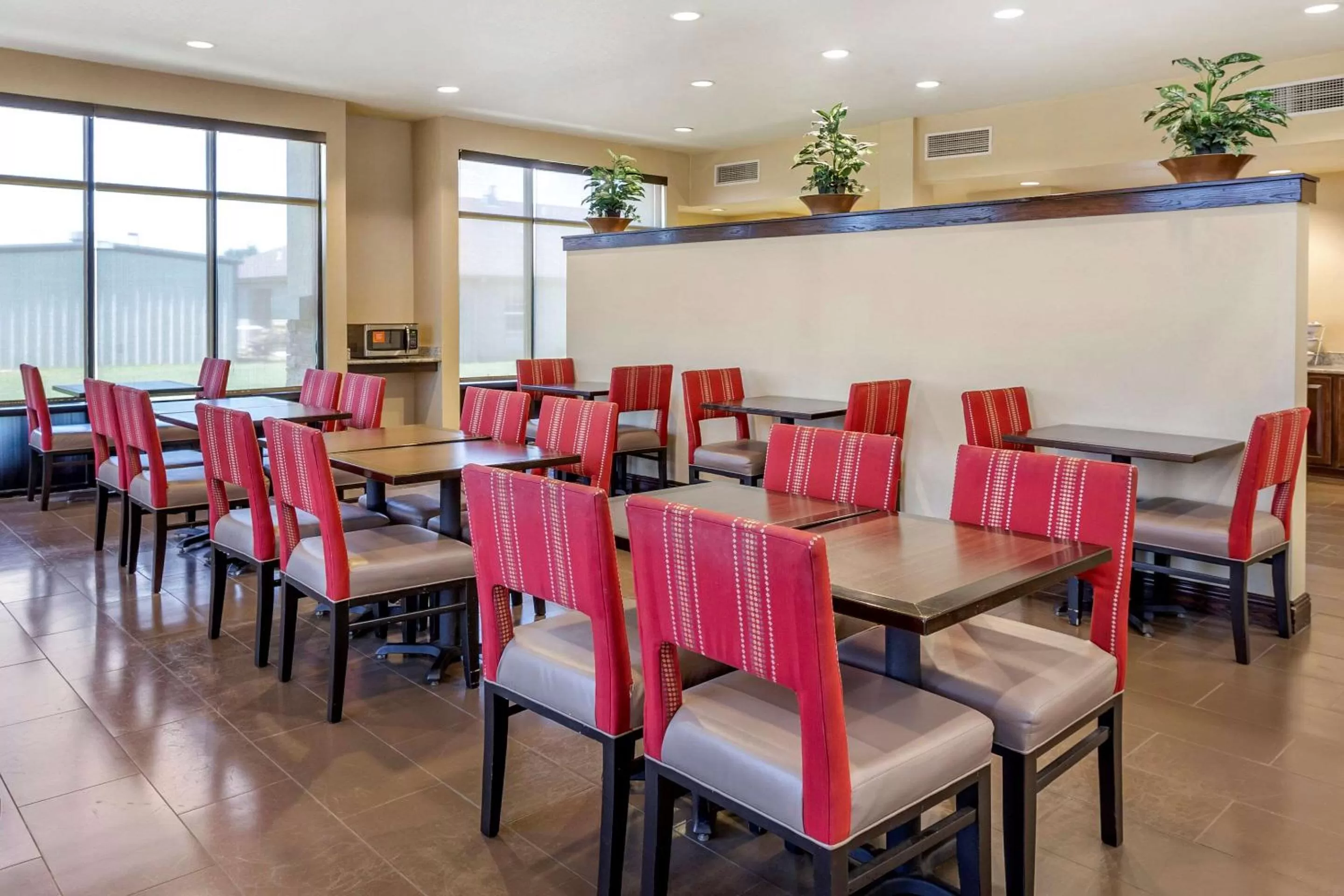Restaurant/places to eat in Comfort Suites Jonesboro University Area