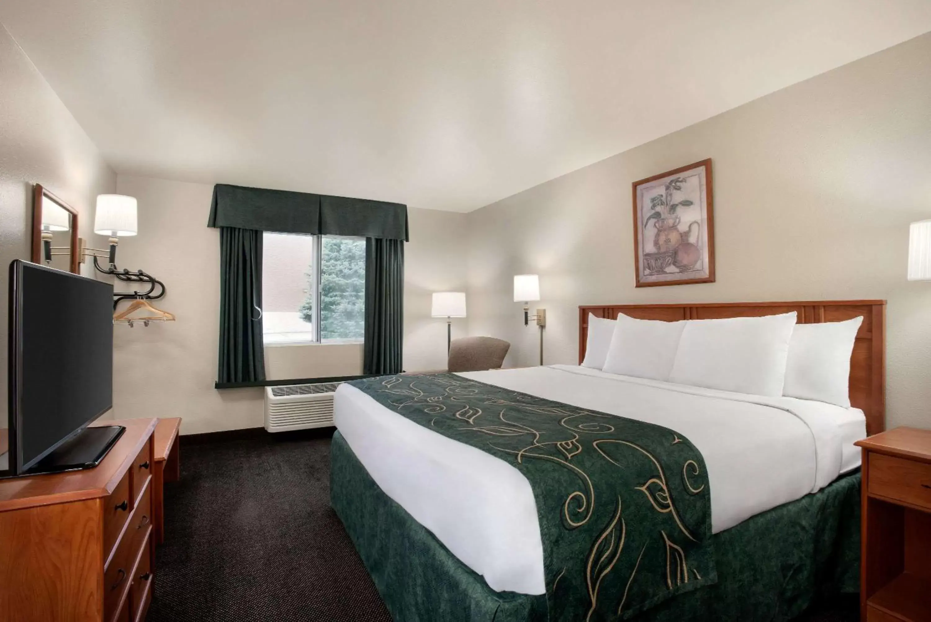 King Room - Non-Smoking in Travelodge by Wyndham Clinton Valley West Court King Room - Non-Smoking in Travelodge by Wyndham Clinton Valley West Court