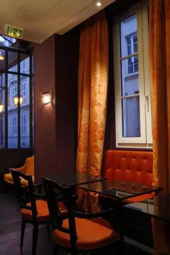 Lounge or bar in Windsor Opera