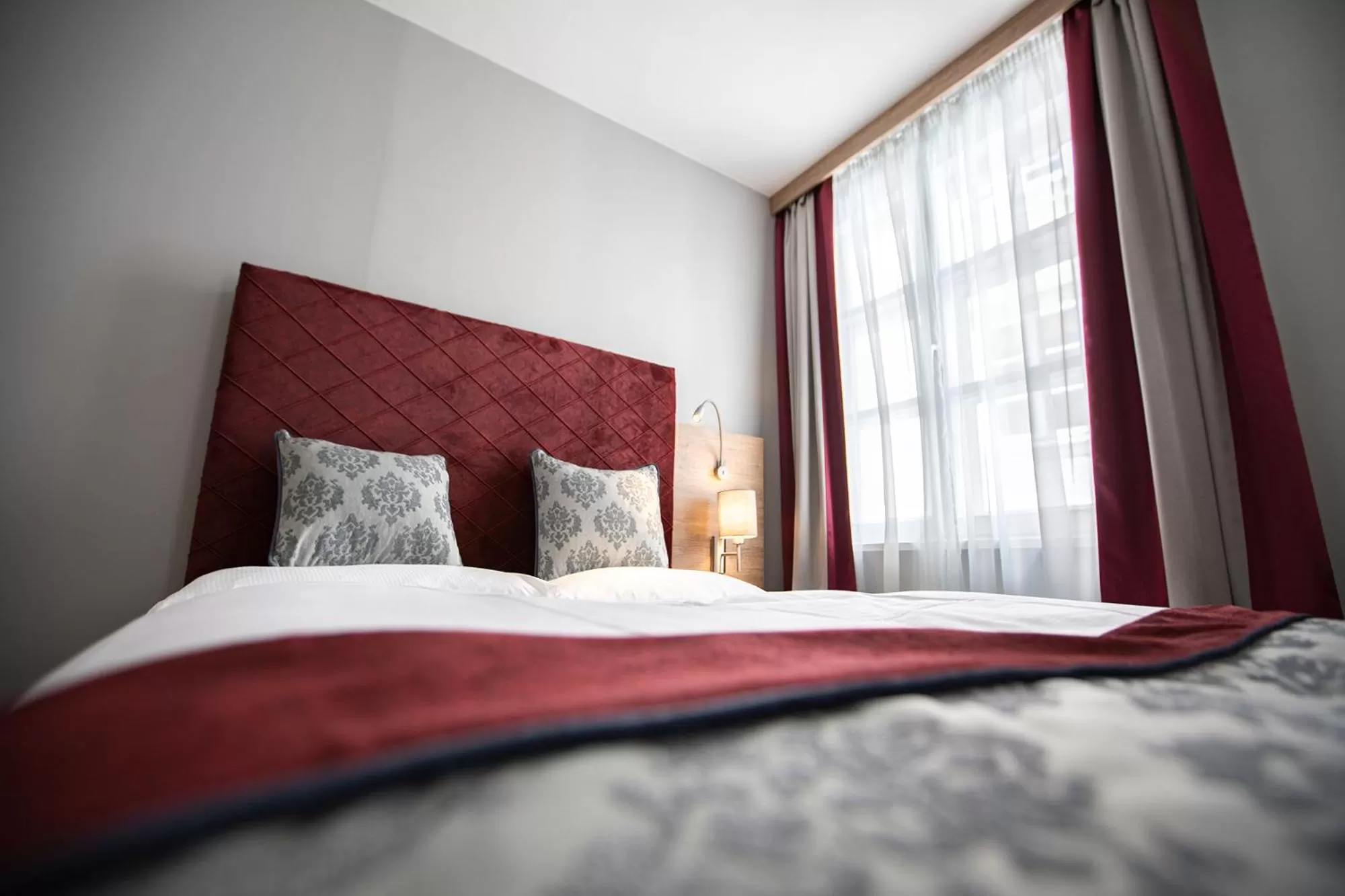 Bed in Hotel Elefant Family Business