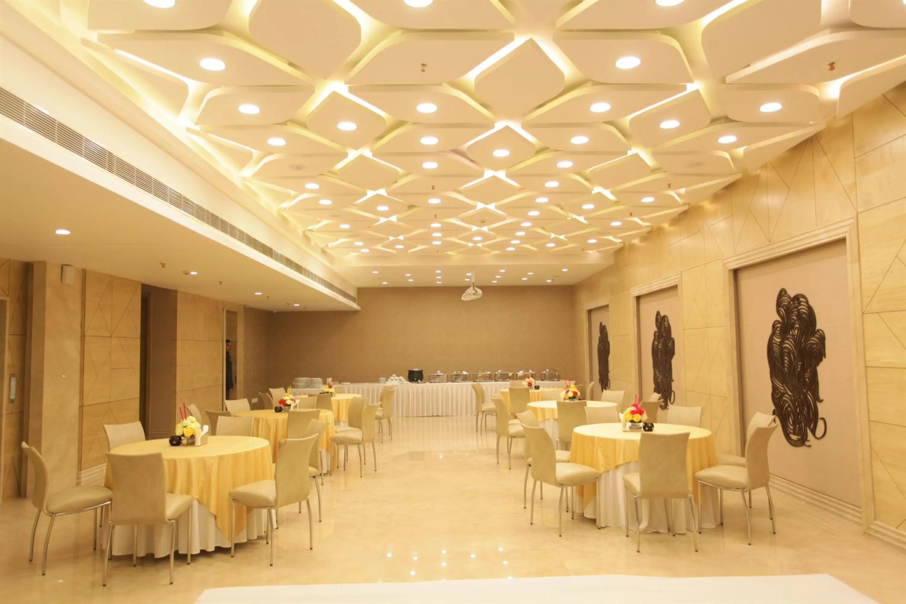 Banquet/Function facilities in Kaisons Inn (Near Apollo Hospital)