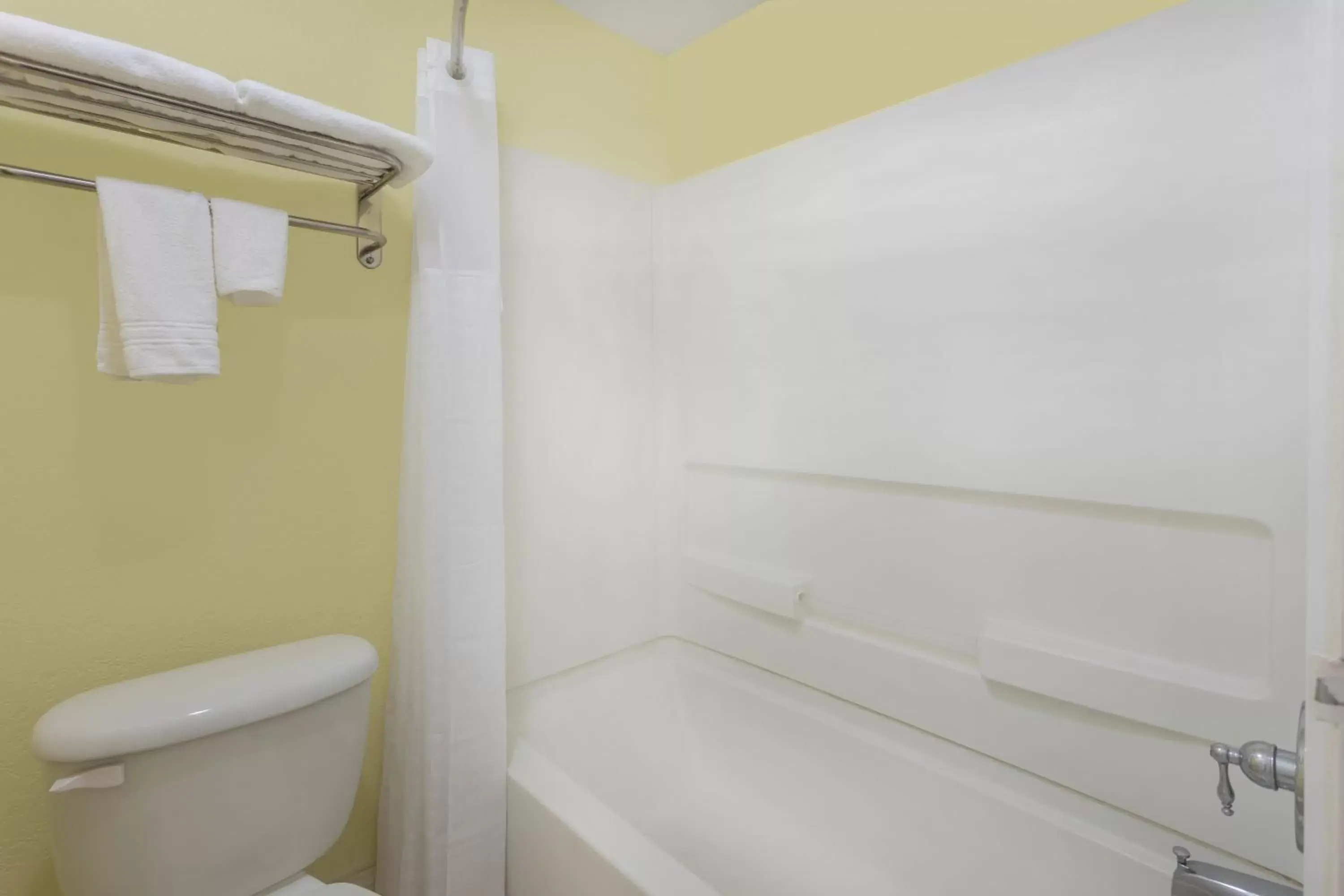 Double Studio - Non-Smoking in Super 8 By Wyndham Kingsland I-95 Naval Base Area Double Studio - Non-Smoking in Super 8 By Wyndham Kingsland I-95 Naval Base Area