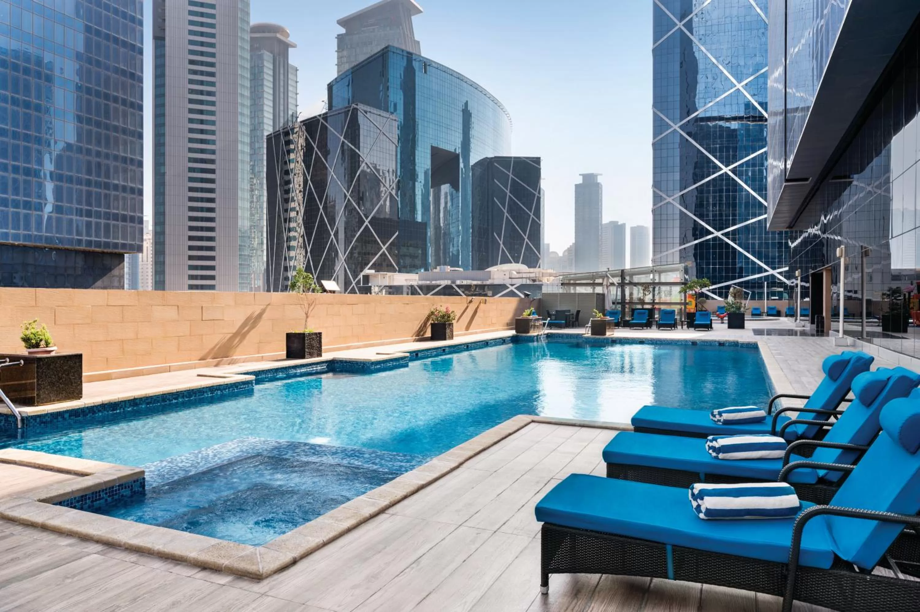 Swimming pool in Wyndham Doha West Bay