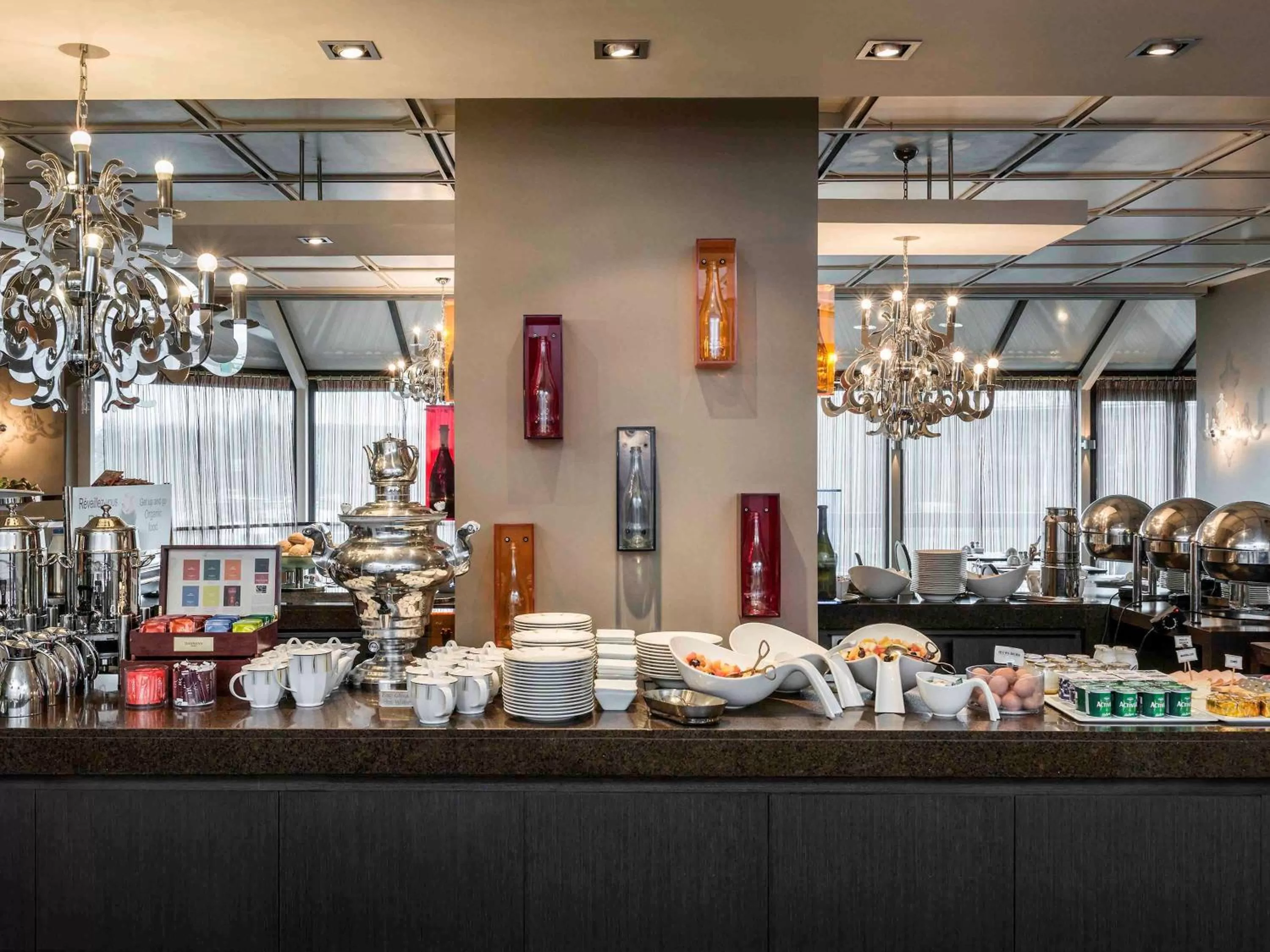 Restaurant/Places to Eat in Mercure Reims Centre Cathédrale