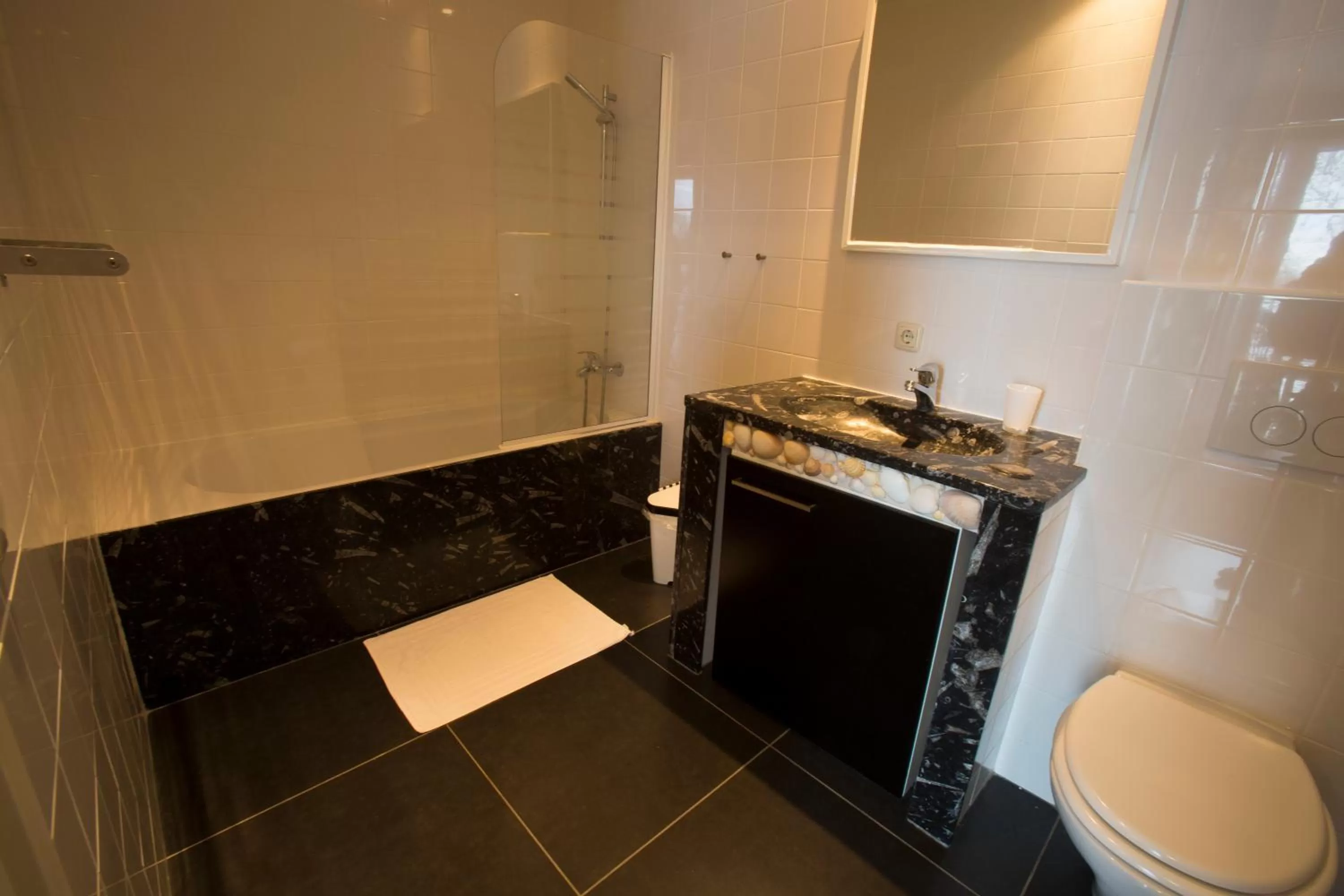 Toilet in Meschermolen