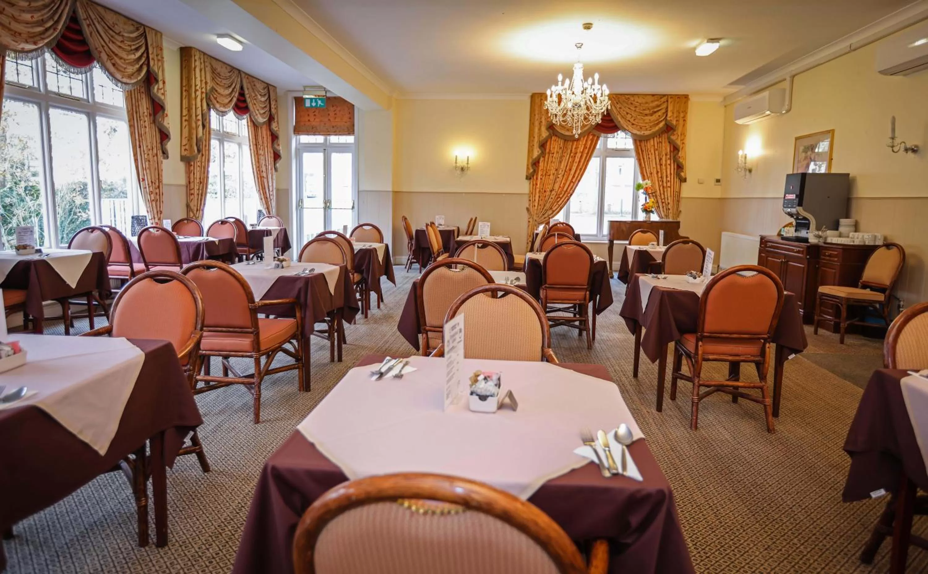 Restaurant/places to eat in The Grove Hotel