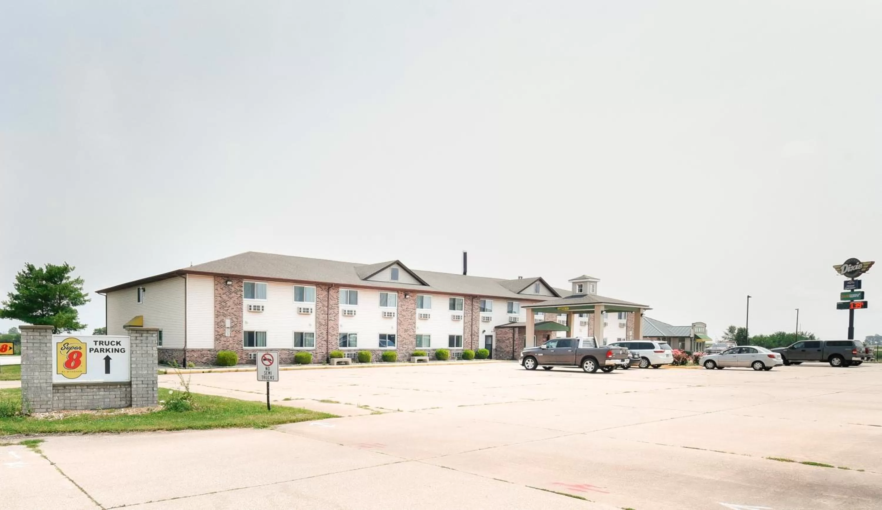 Property building in Super 8 by Wyndham McLean/Bloomington SW