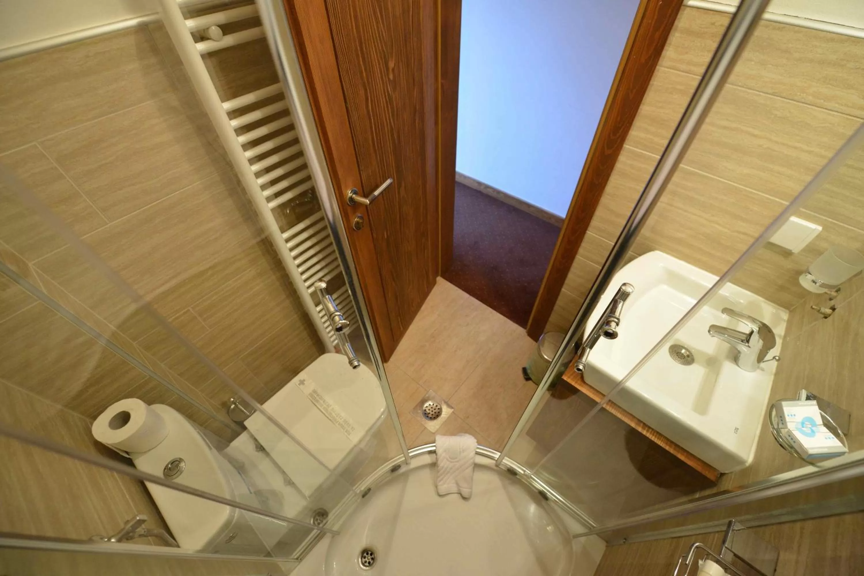 Shower, Bathroom in Garni Hotel Konak