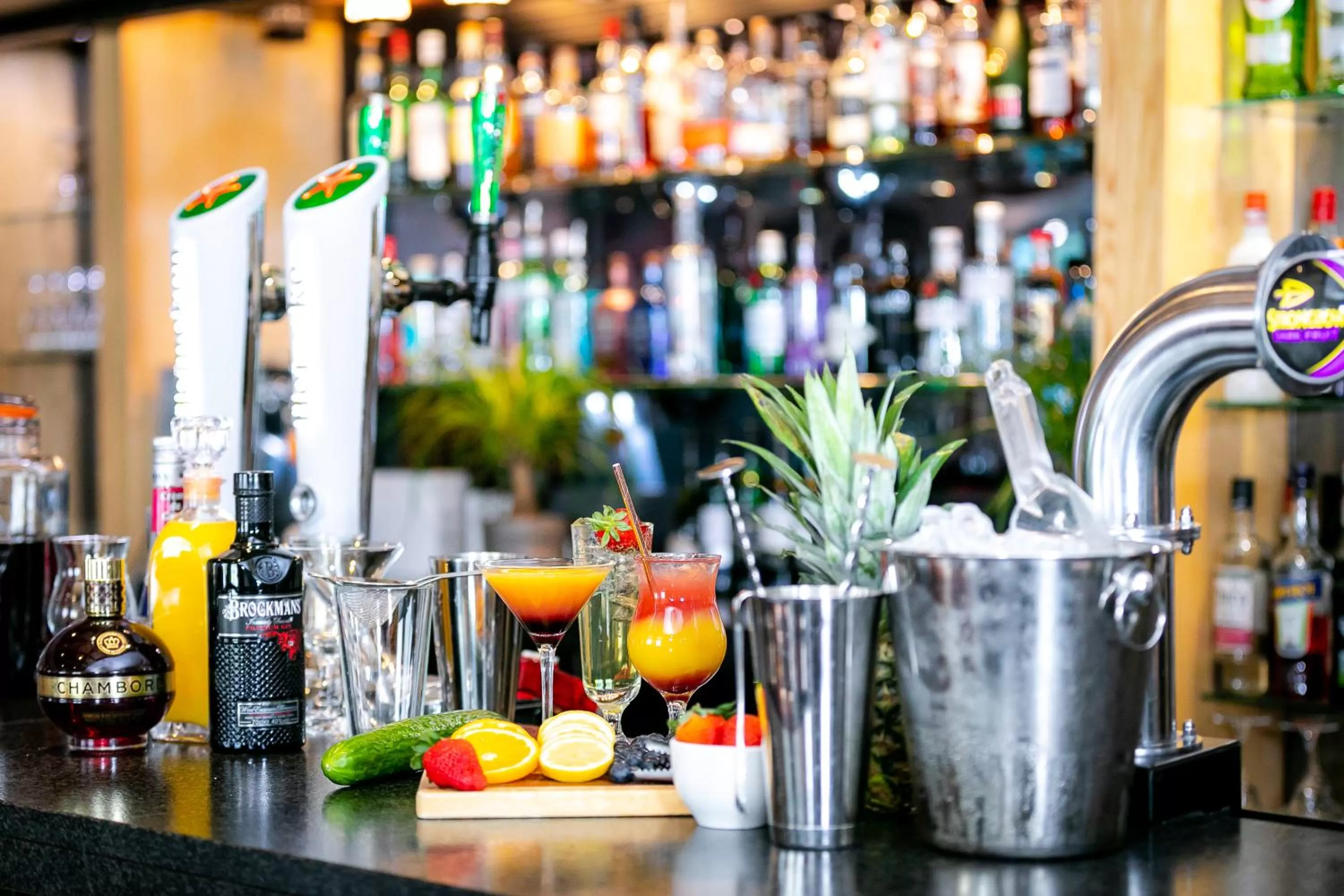 Lounge or bar in Cedar Court Hotel Harrogate