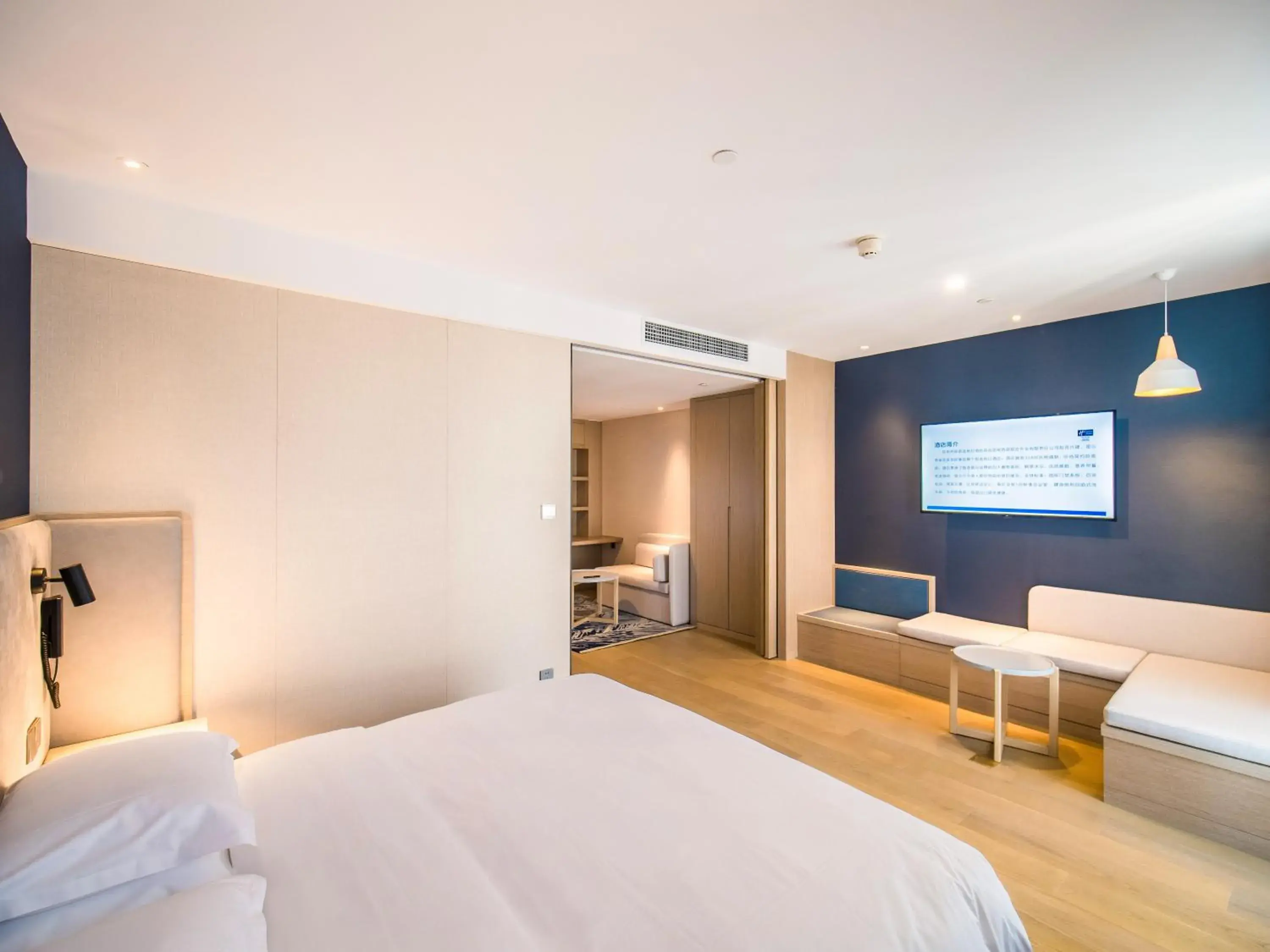 King Suite with City View in Holiday Inn Express Kunming West by IHG King Suite with City View in Holiday Inn Express Kunming West by IHG