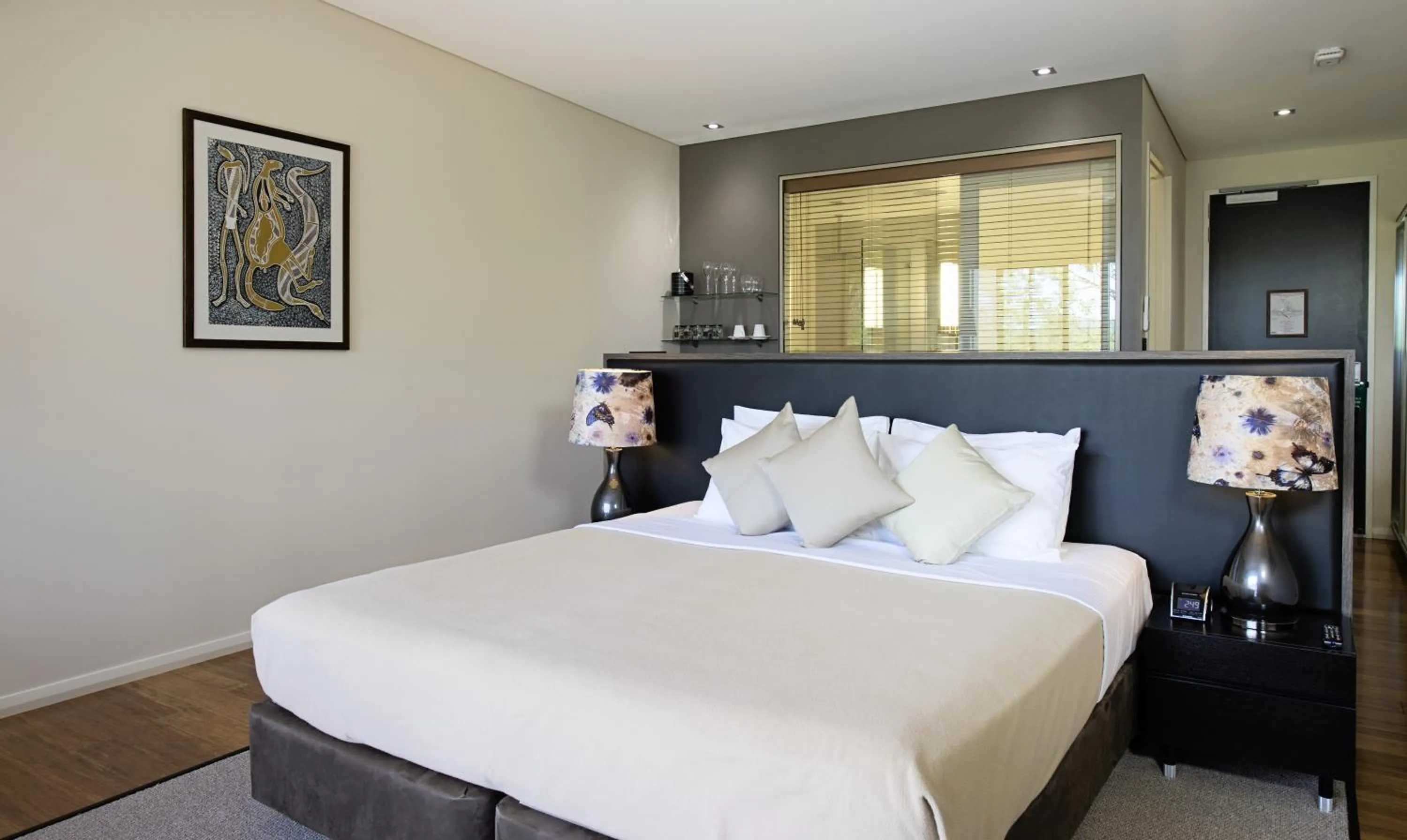 Bedroom, Bed in Cicada Lodge