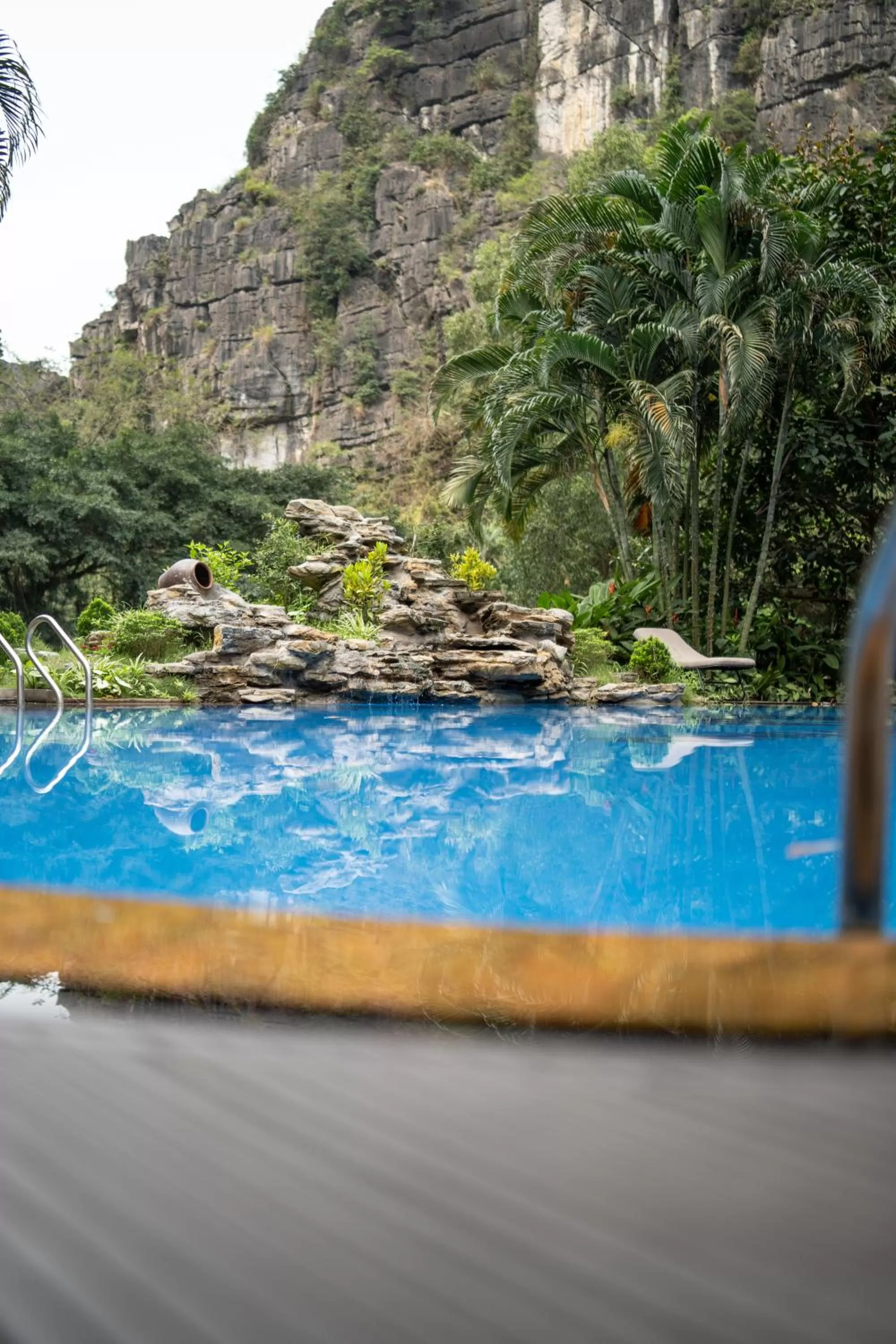 Swimming pool in Mua Caves Ecolodge (Hang Mua)