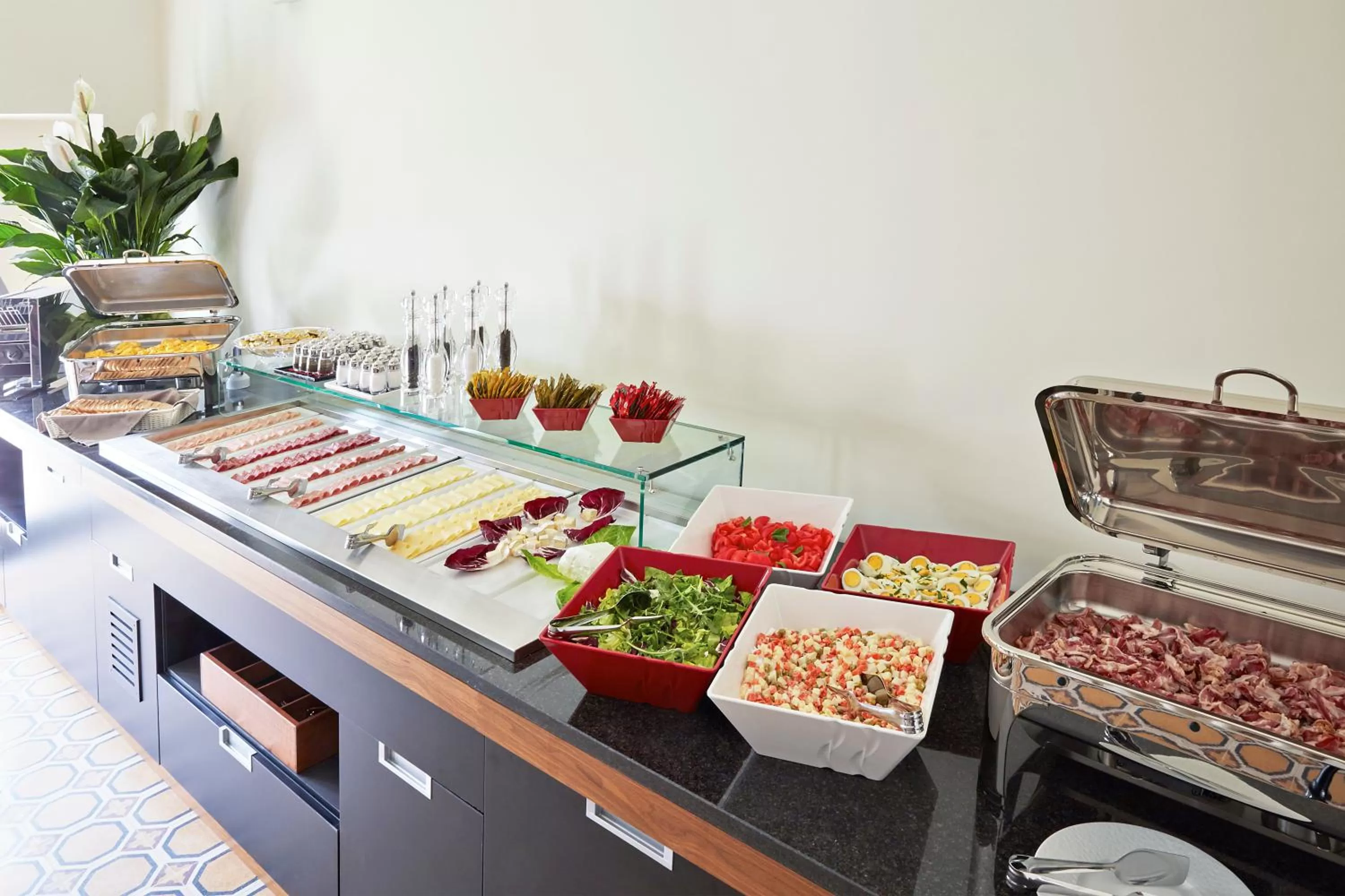 Continental breakfast in Hotel The Building