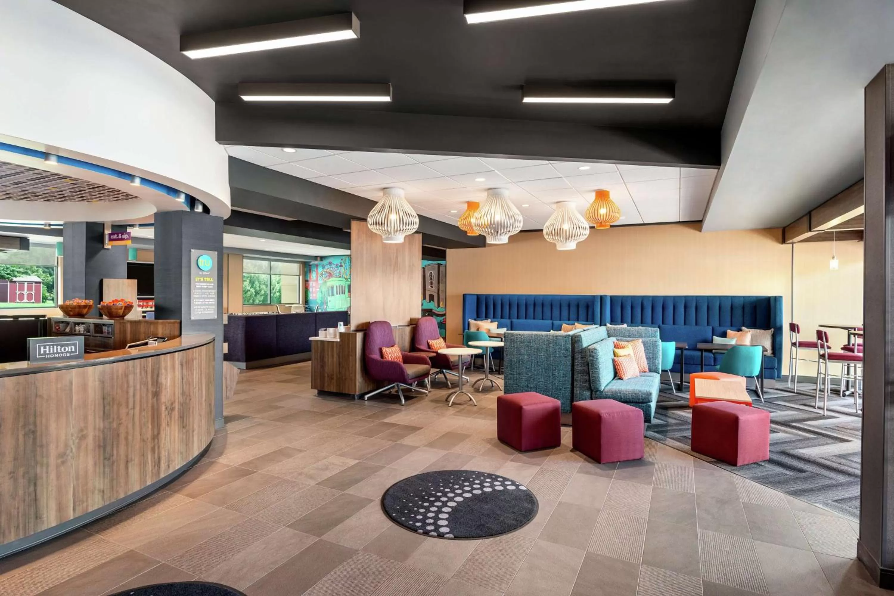 Communal lounge/ TV room in Tru By Hilton Hershey Chocolate Avenue