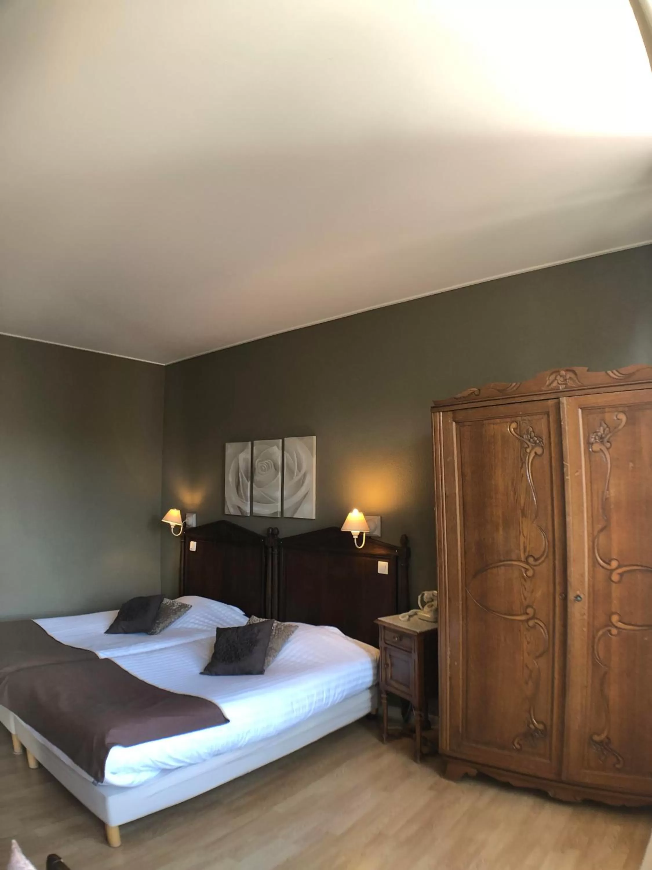 Bed in The Originals Boutique, Hôtel de la Balance, Montbéliard