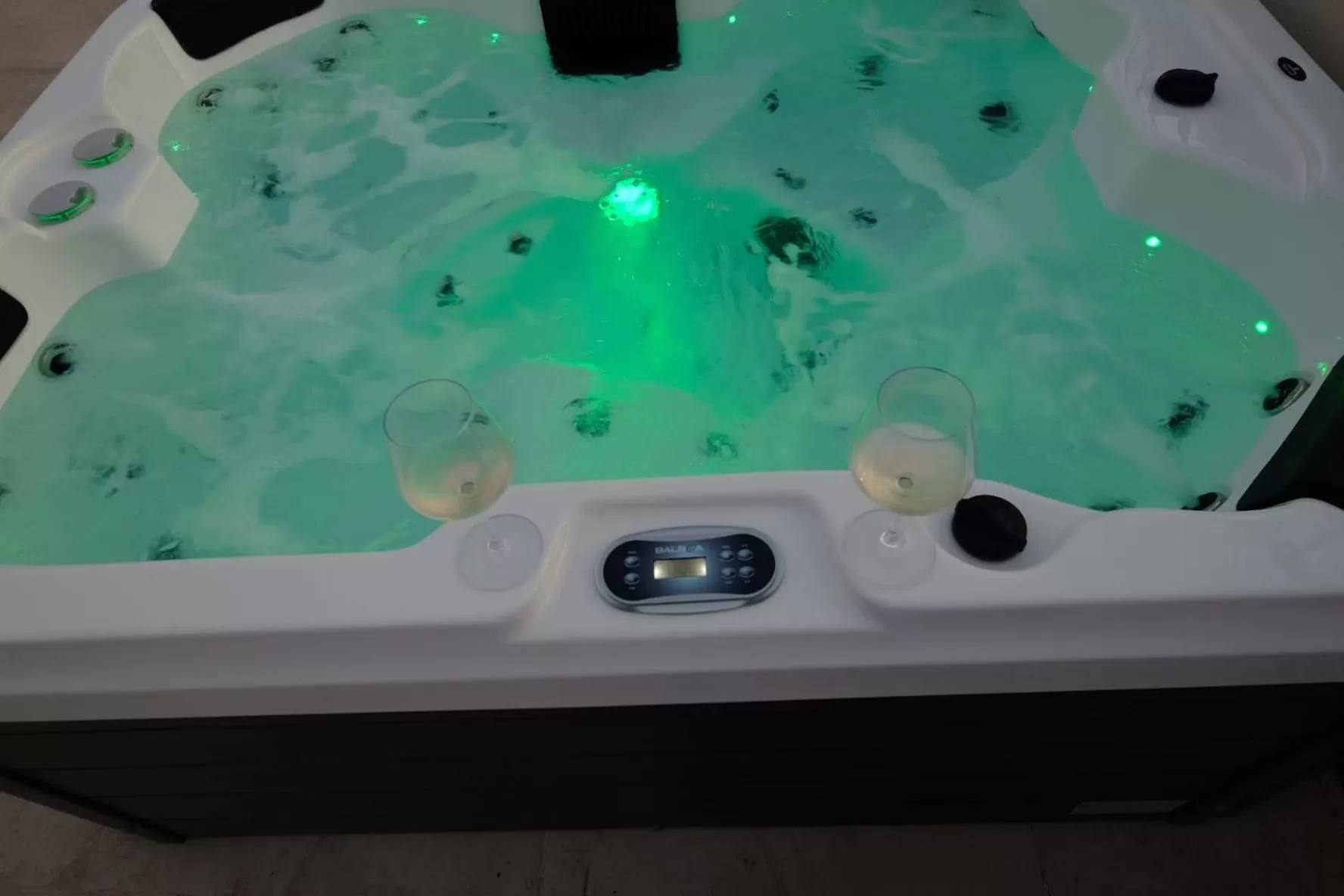 Hot Tub in Morfeo Charming Rooms & Relax