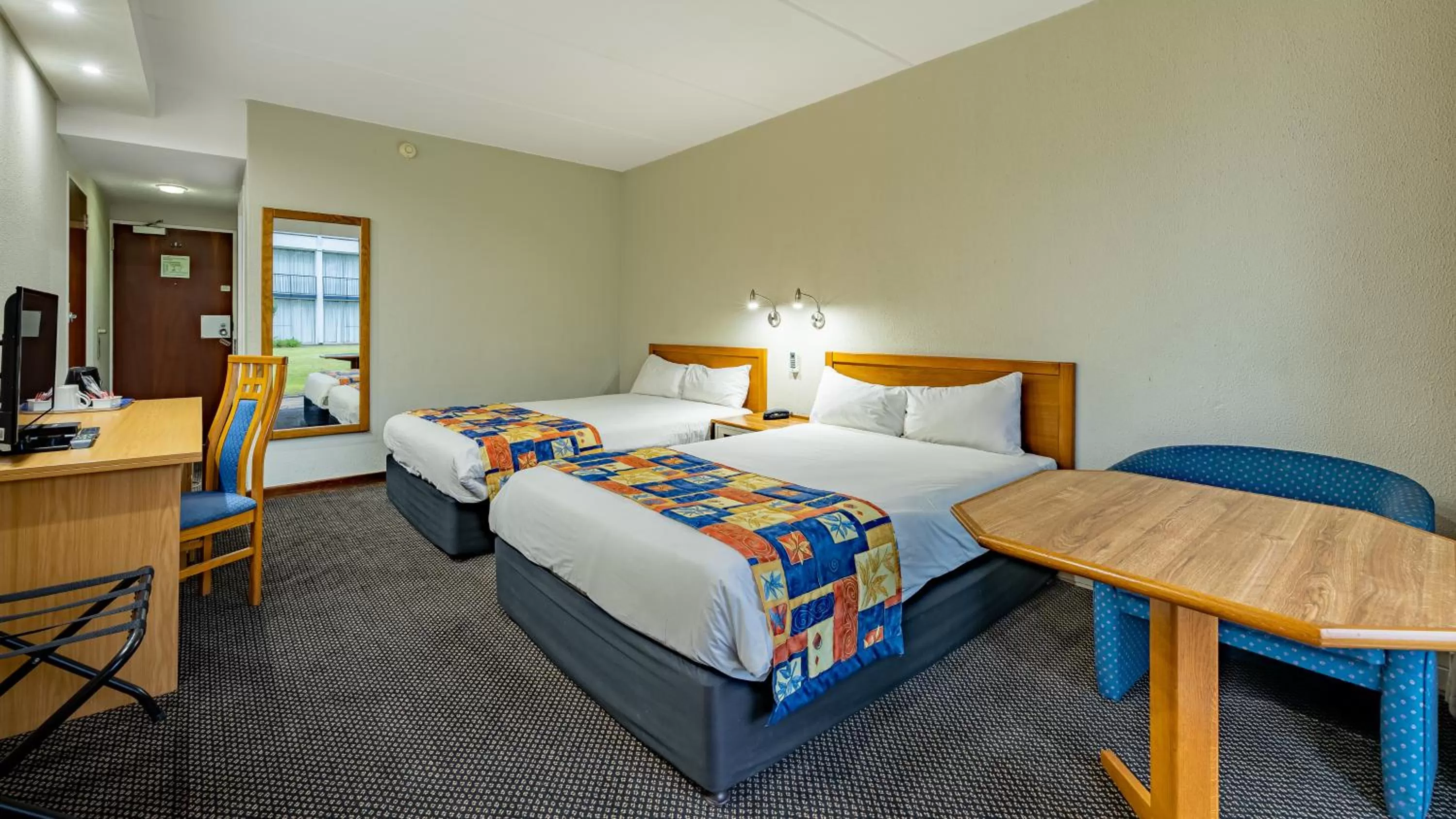 Bedroom, Bed in African Sky Newcastle Inn