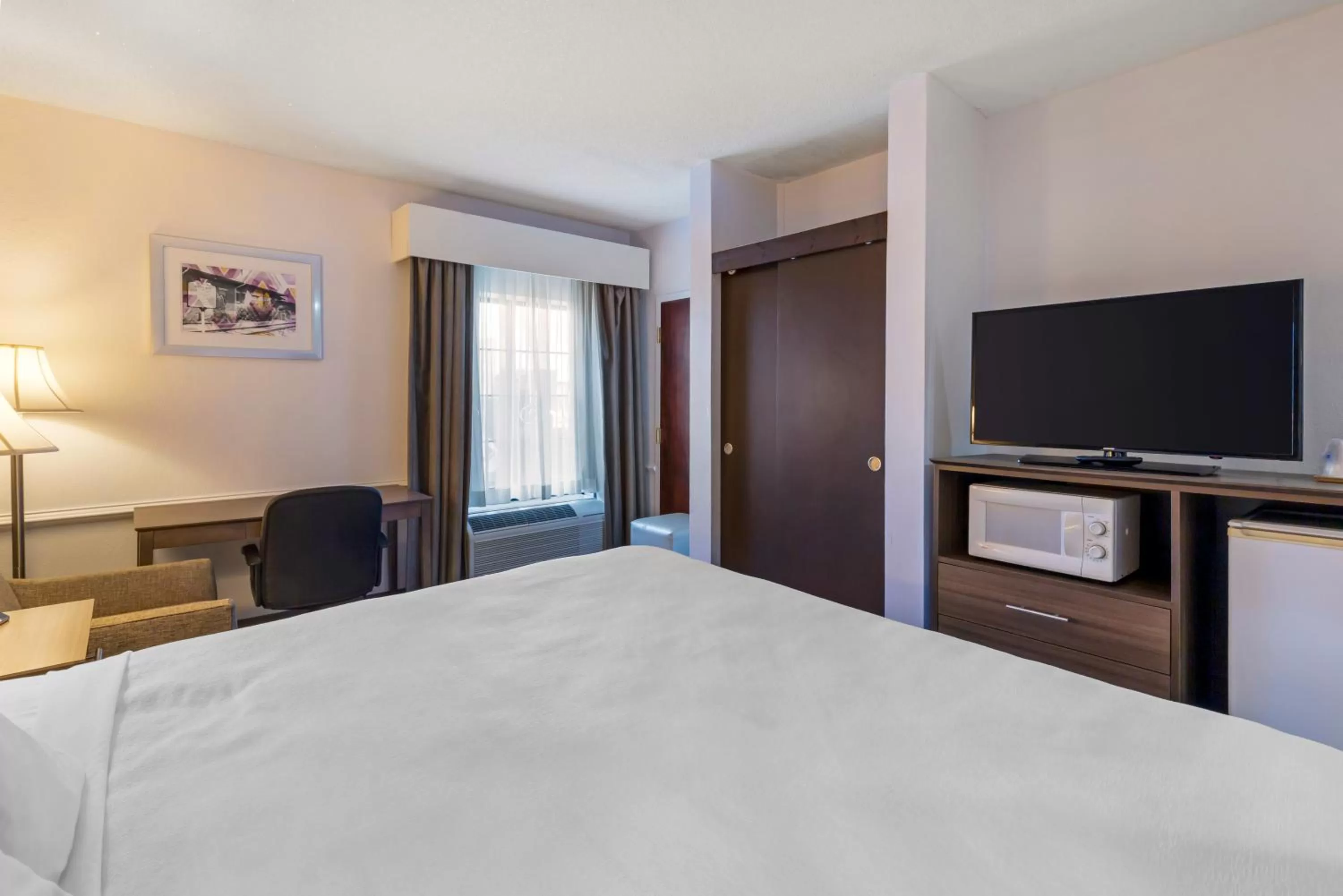 Bed in Best Western Plus South Hill Inn