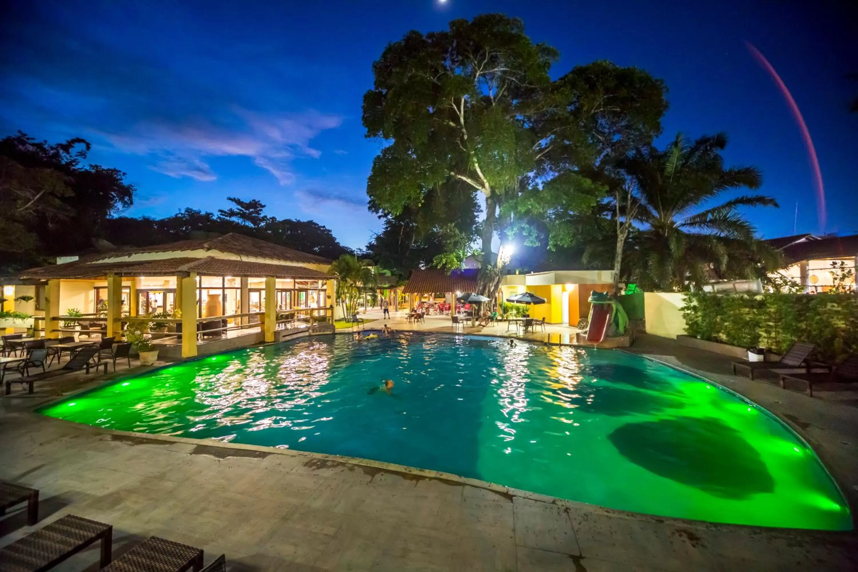 Night in Floral Inn Family