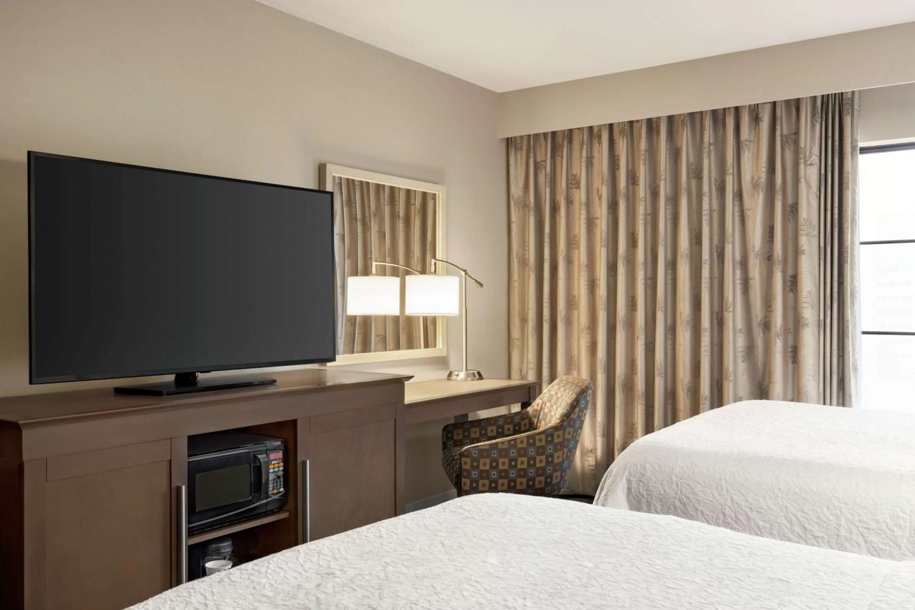 Bedroom, Bed in Hampton Inn and Suites New Orleans Convention Center