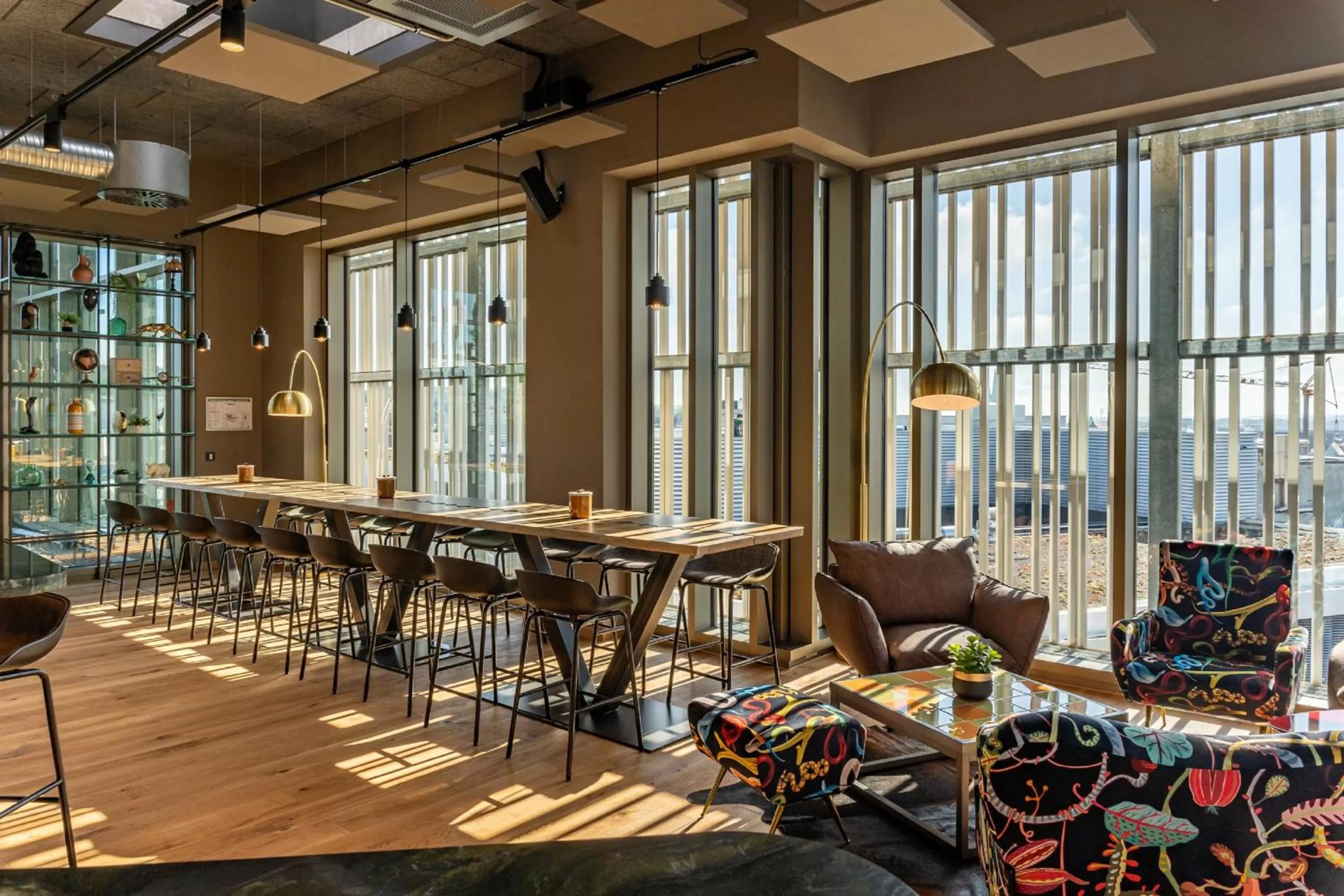 Lounge or bar in Me and All Hotel Ulm, by Hyatt