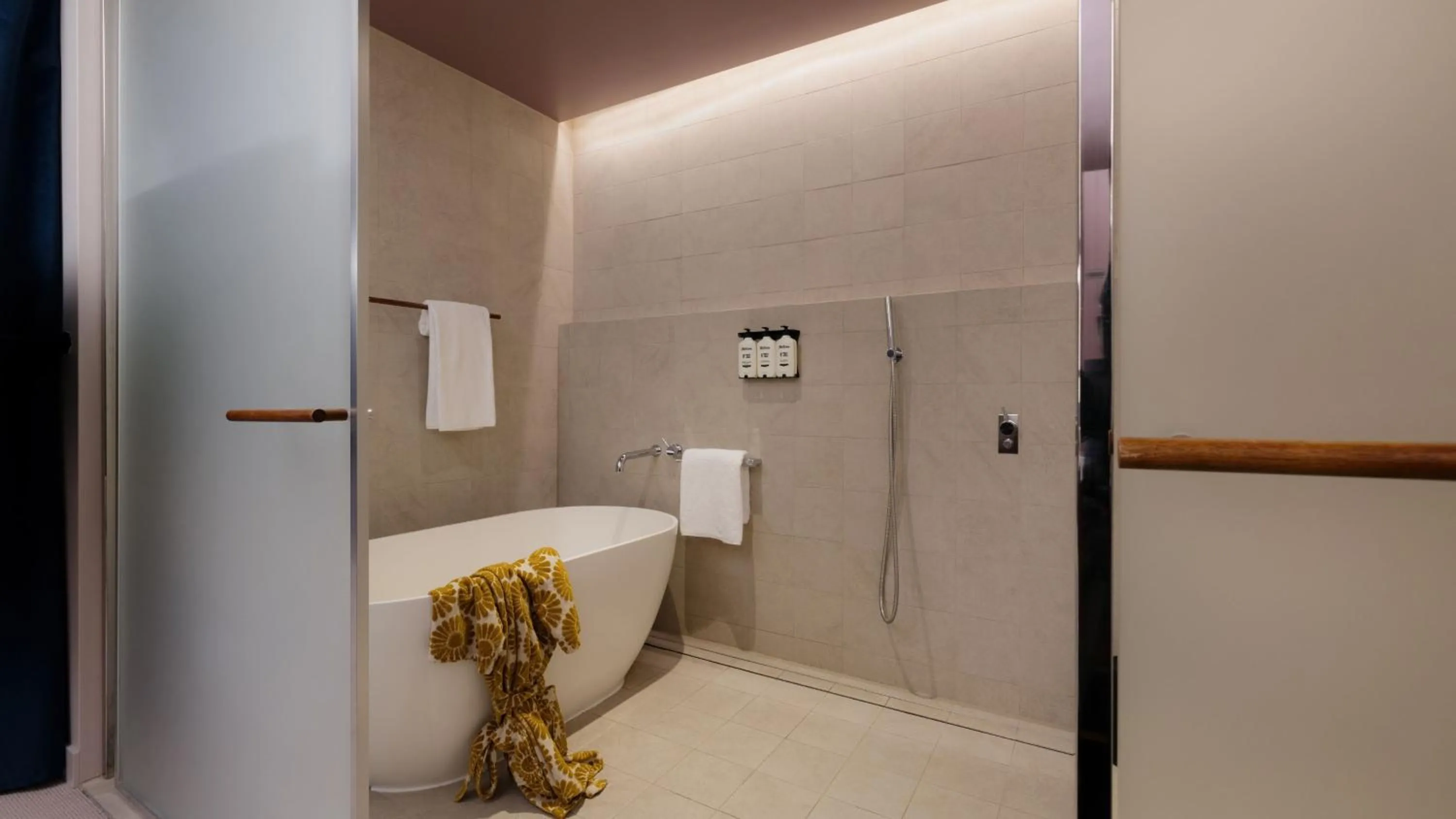 Photo of the whole room in Hotel Indigo Sydney Potts Point by IHG