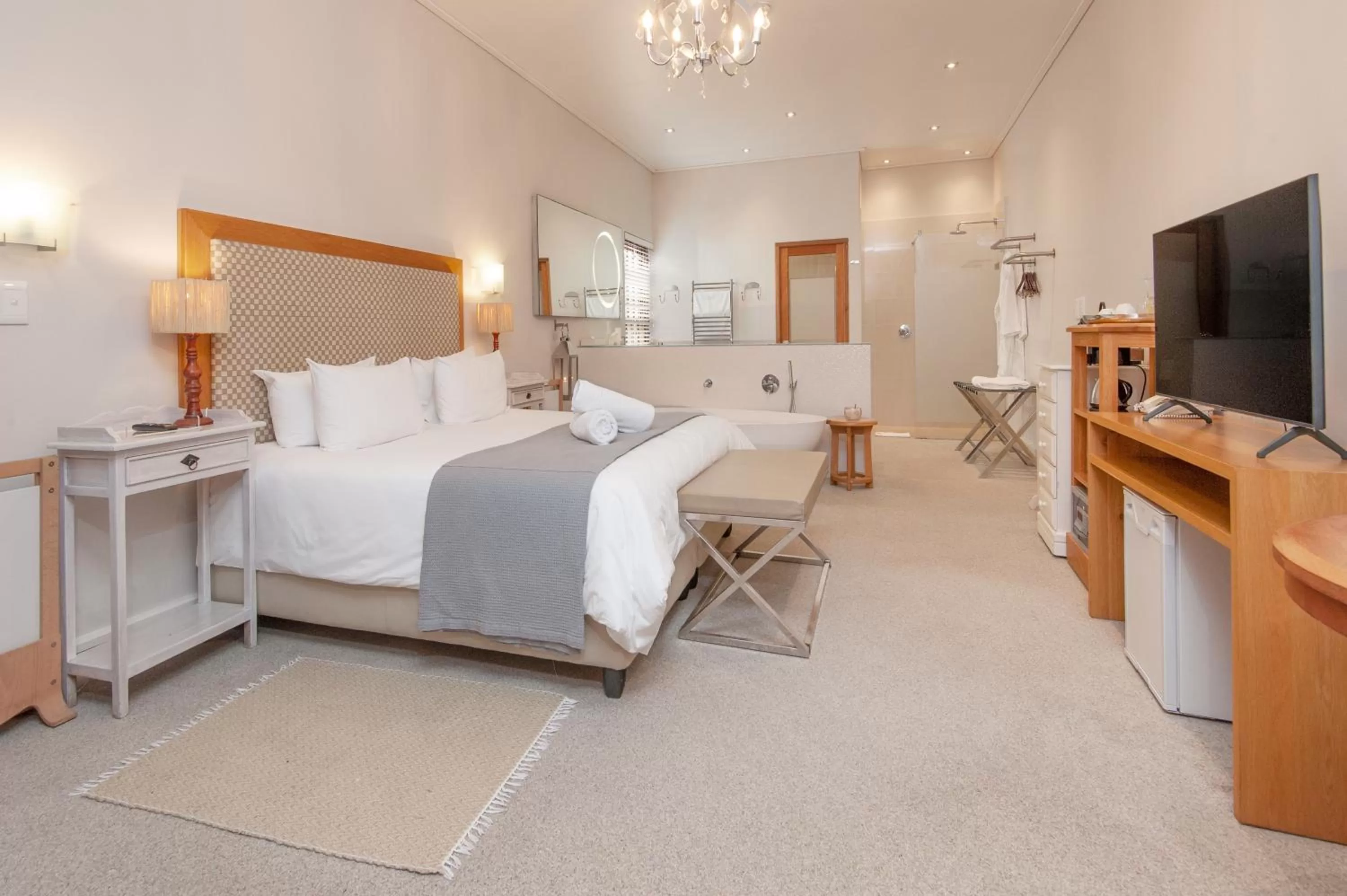 Bed in Harbour House Hotel - Manor House