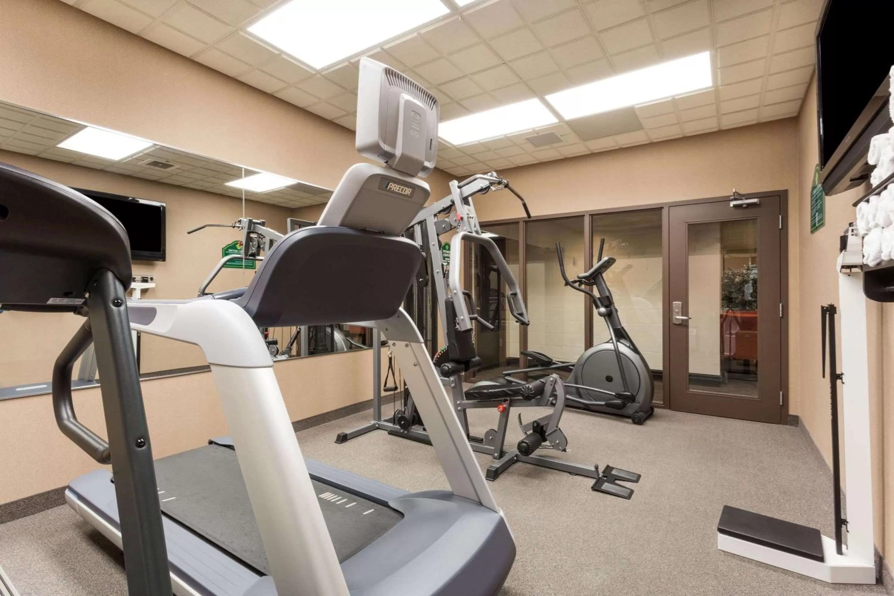 Fitness centre/facilities in Wingate by Wyndham Regina