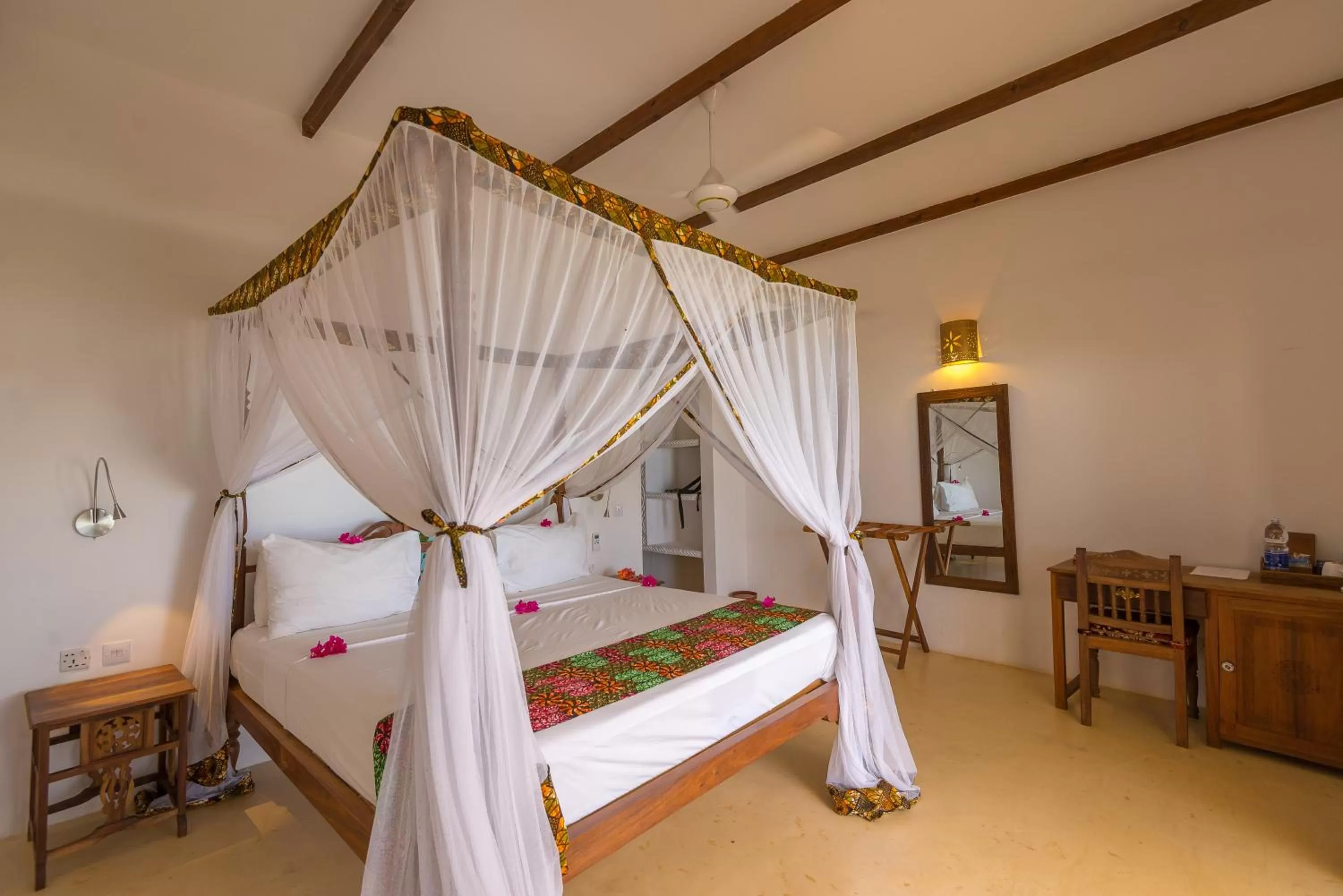 Photo of the whole room, Bed in Warere Beach