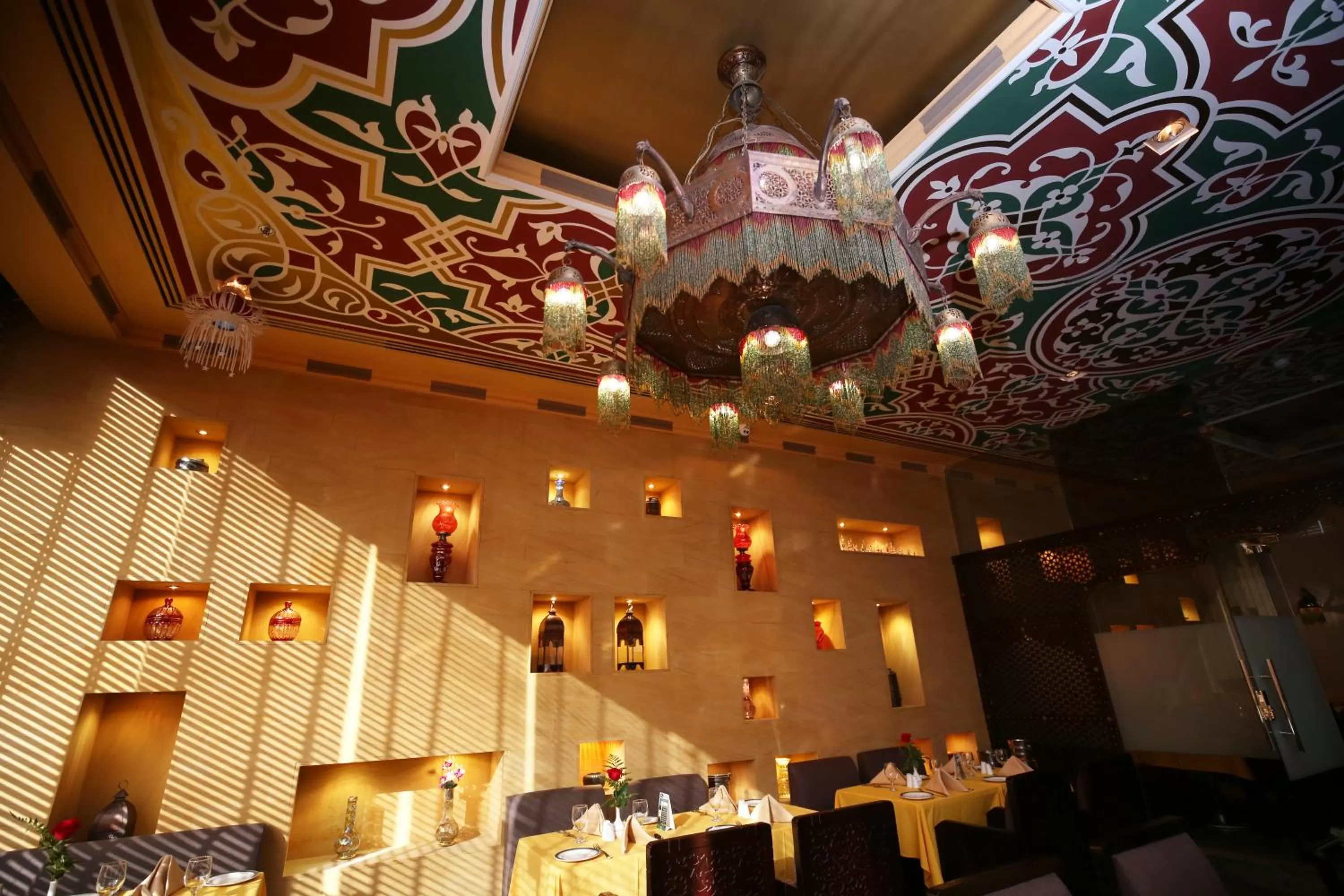 Restaurant/places to eat in Asdal Boutique Hotel Seef