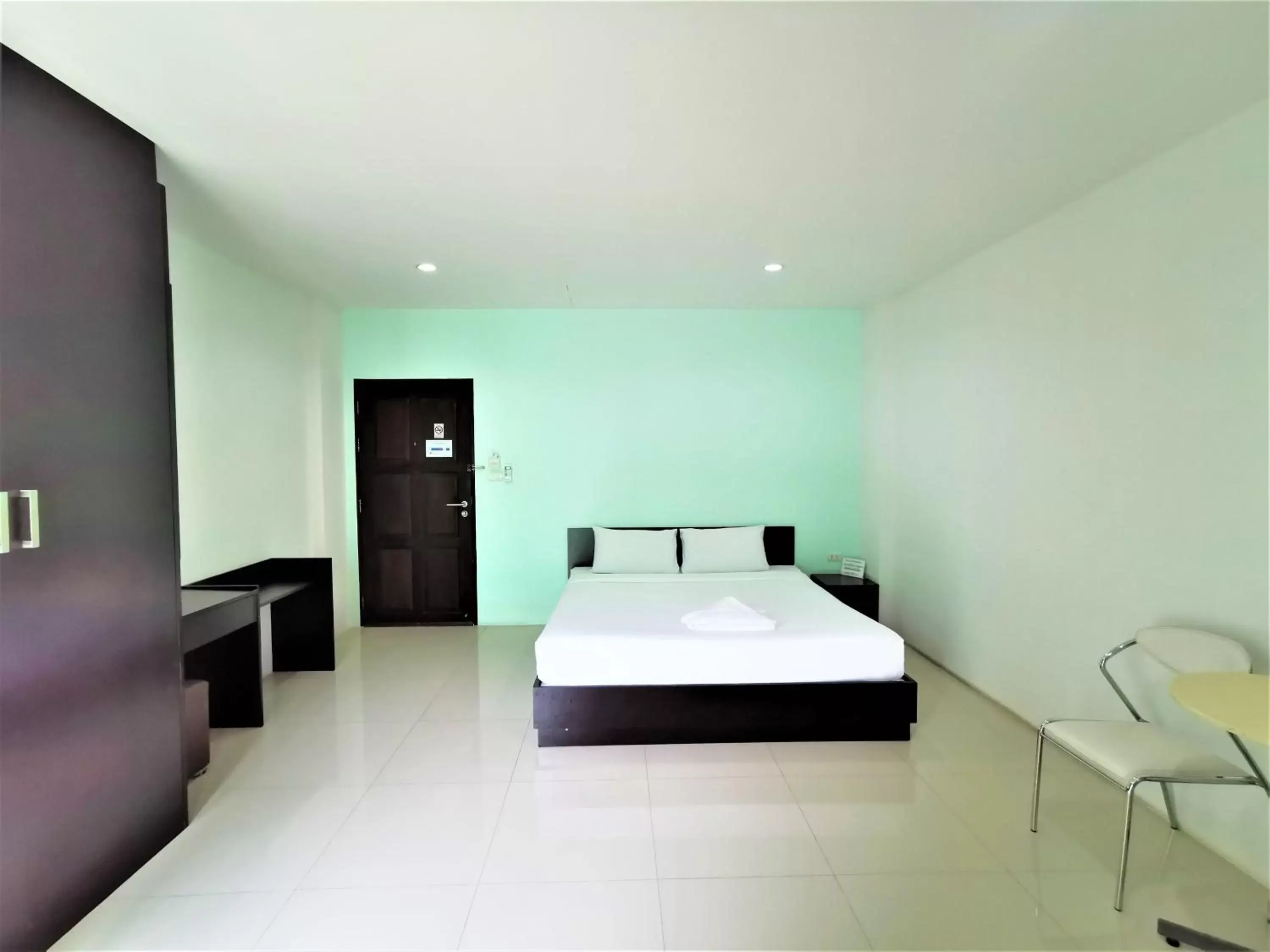 Deluxe Double Room in Hua Hin Irooms Deluxe Double Room in Hua Hin Irooms
