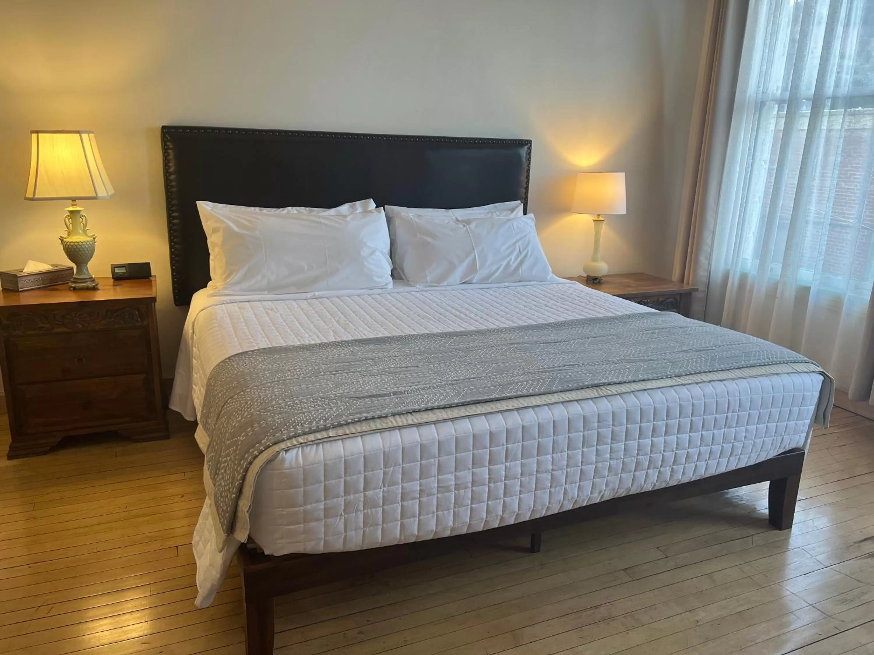 Bedroom, Bed in Canyon Rose Suites