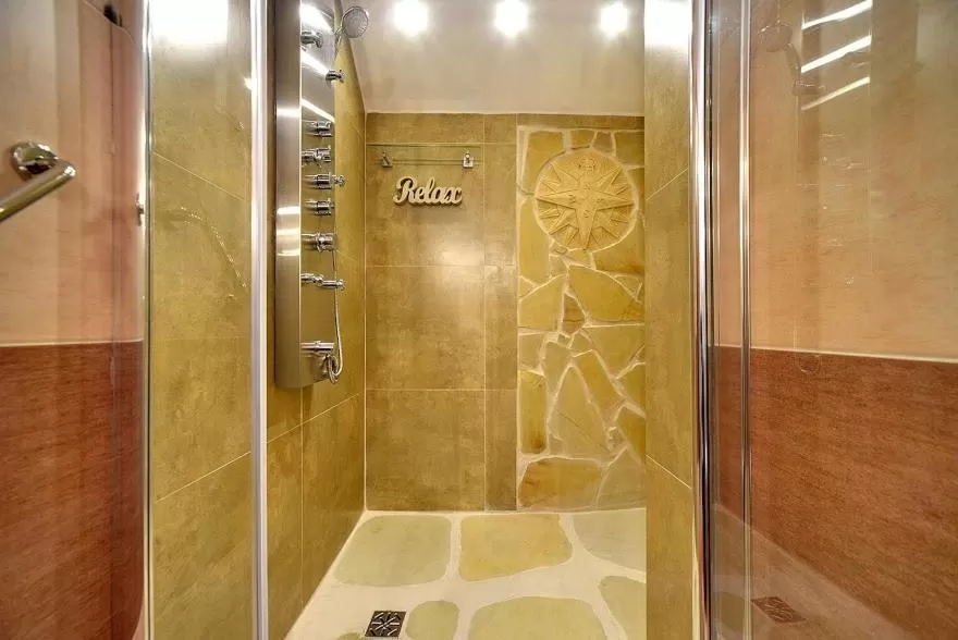Shower, Bathroom in Safir przy samym WYCIĄGU