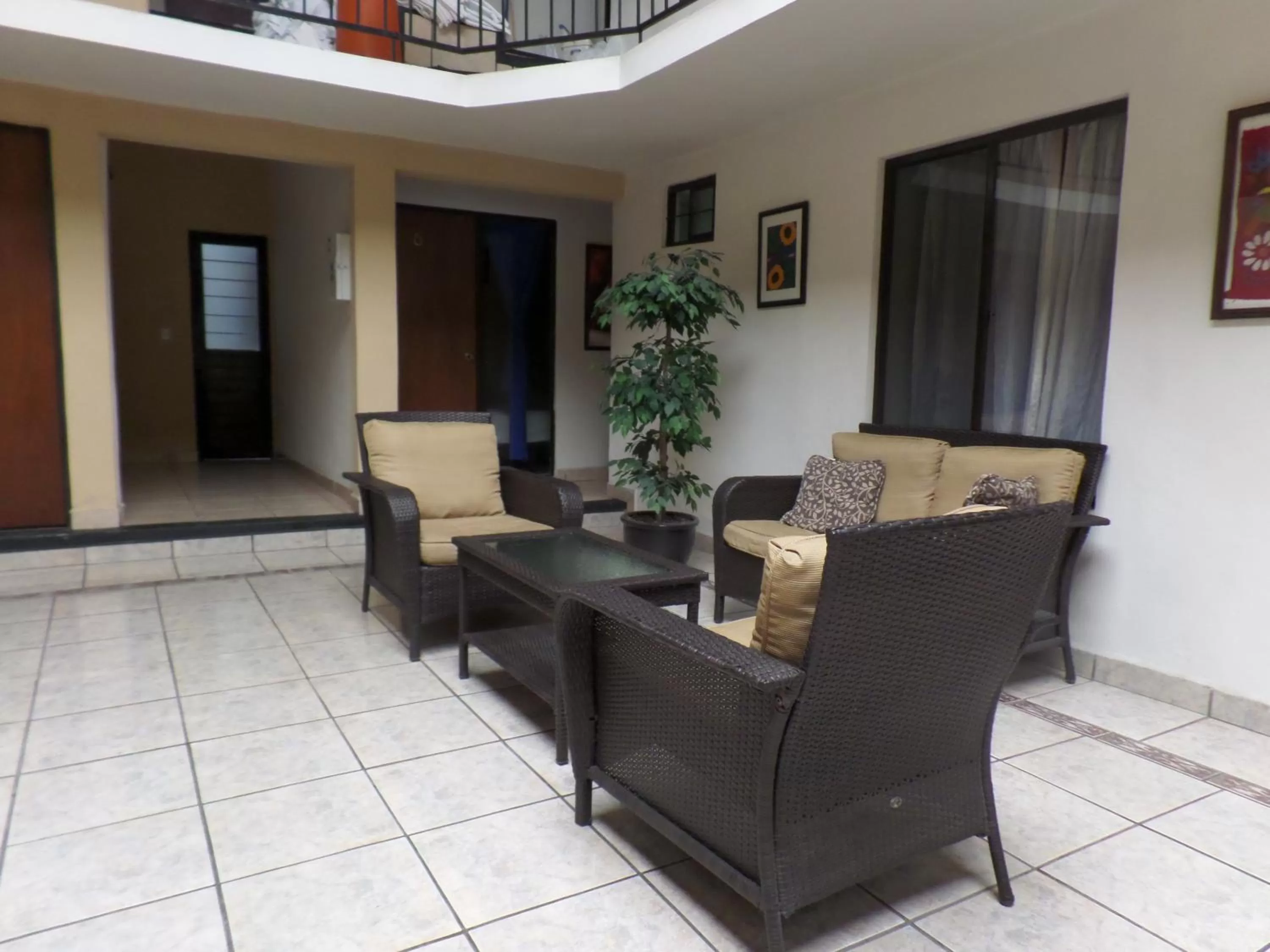 Seating Area in Uke Inn Hotel & Suites Xamaipak