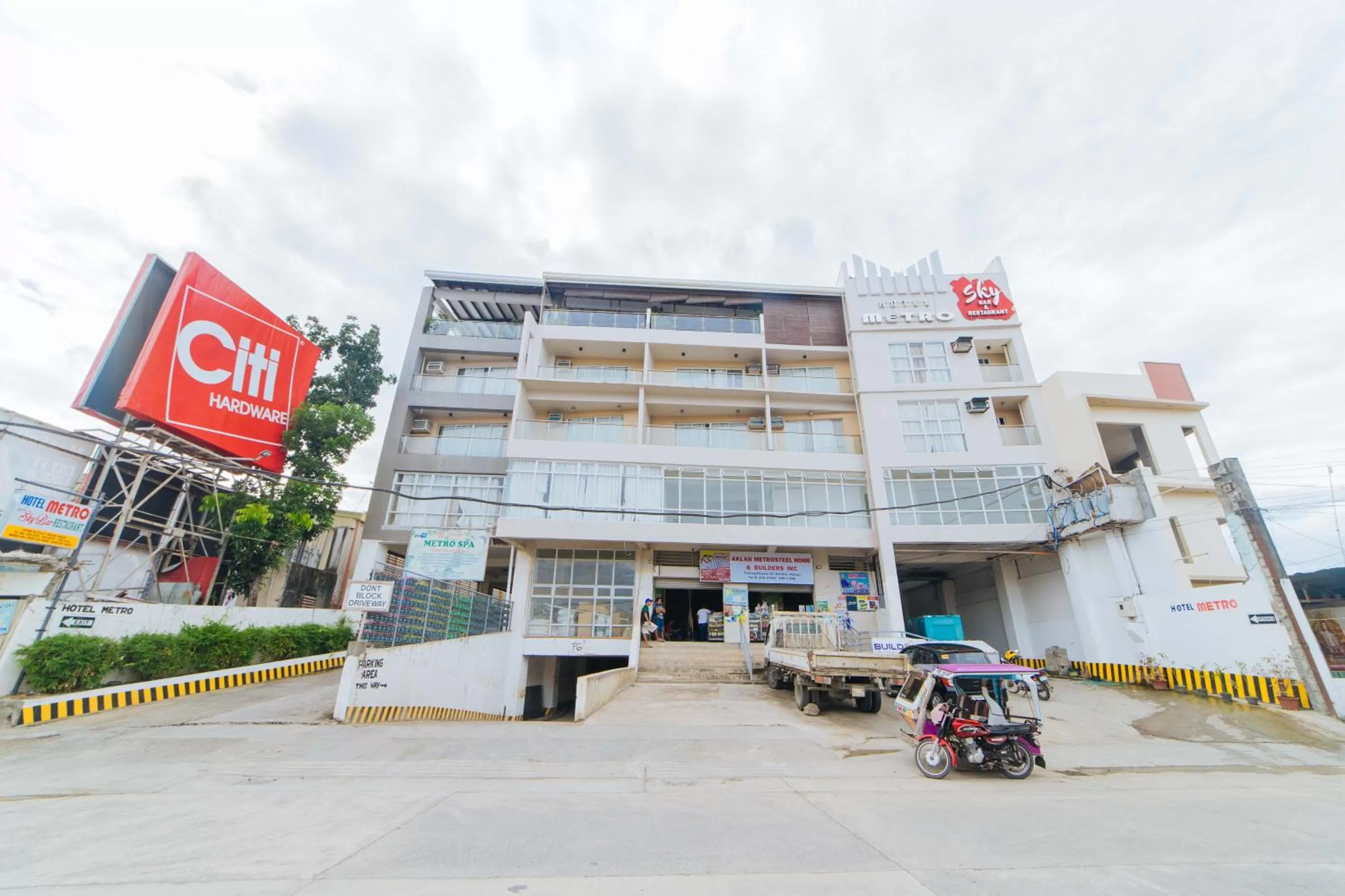 Property building in RedDoorz Plus at Hotel Metro Kalibo