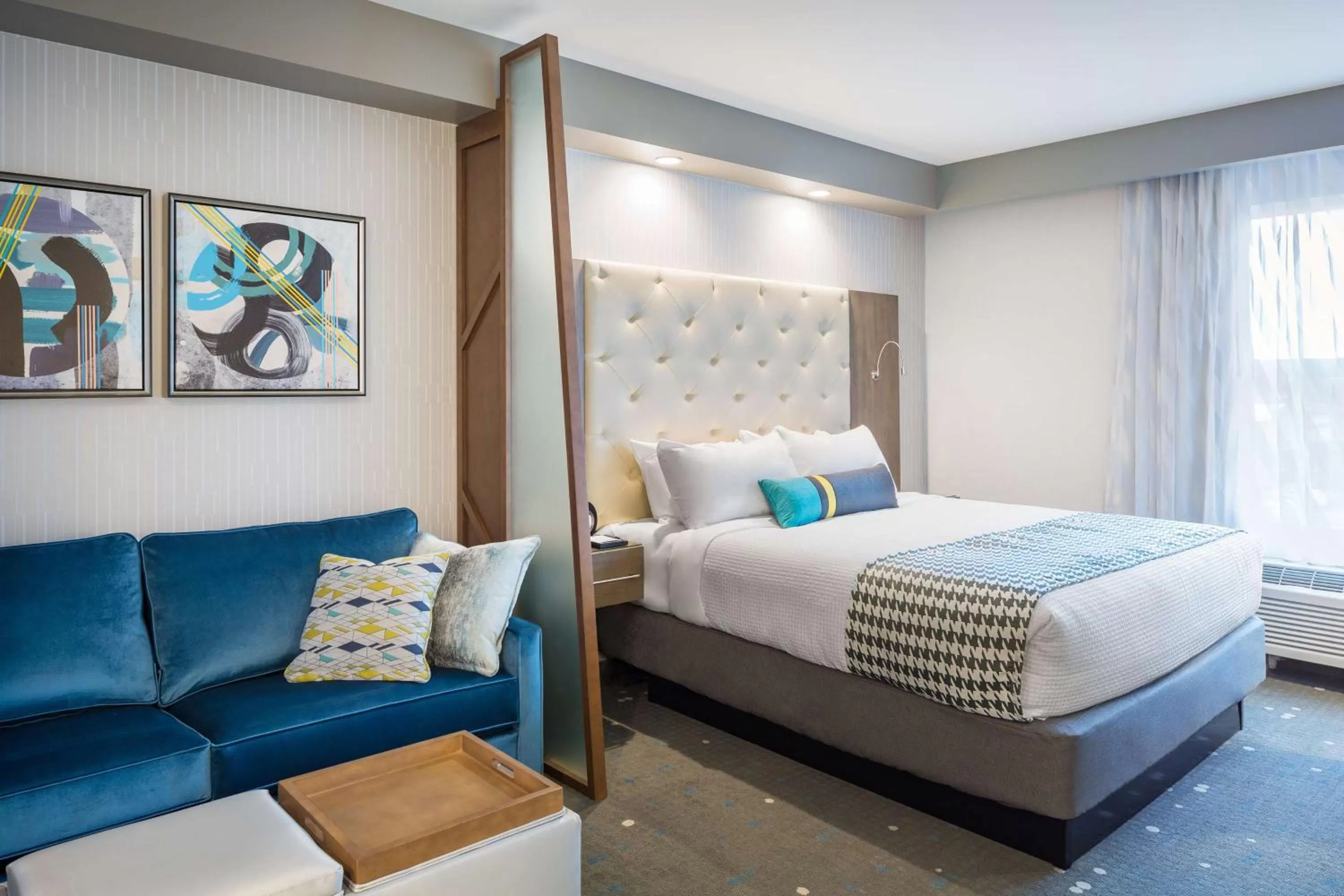 King Room with Sofa Bed and Roll-In Shower - Mobility Access in Best Western Premier Hotel at Fisher's Landing