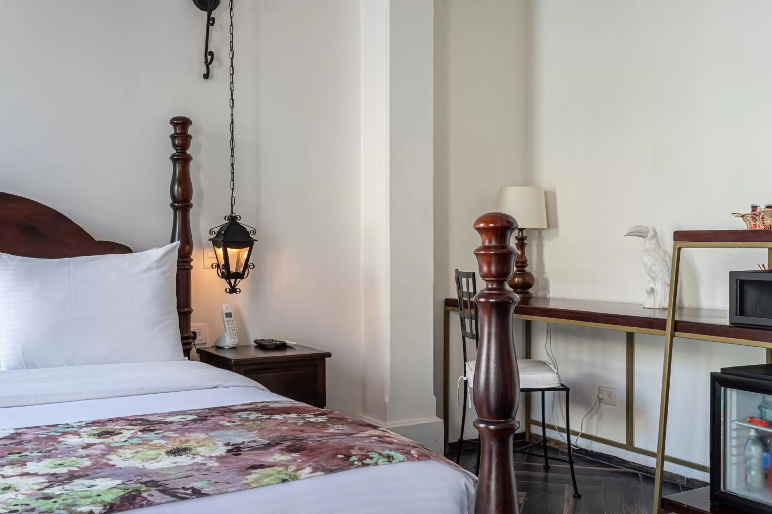 Bed in Soy Local Insignia