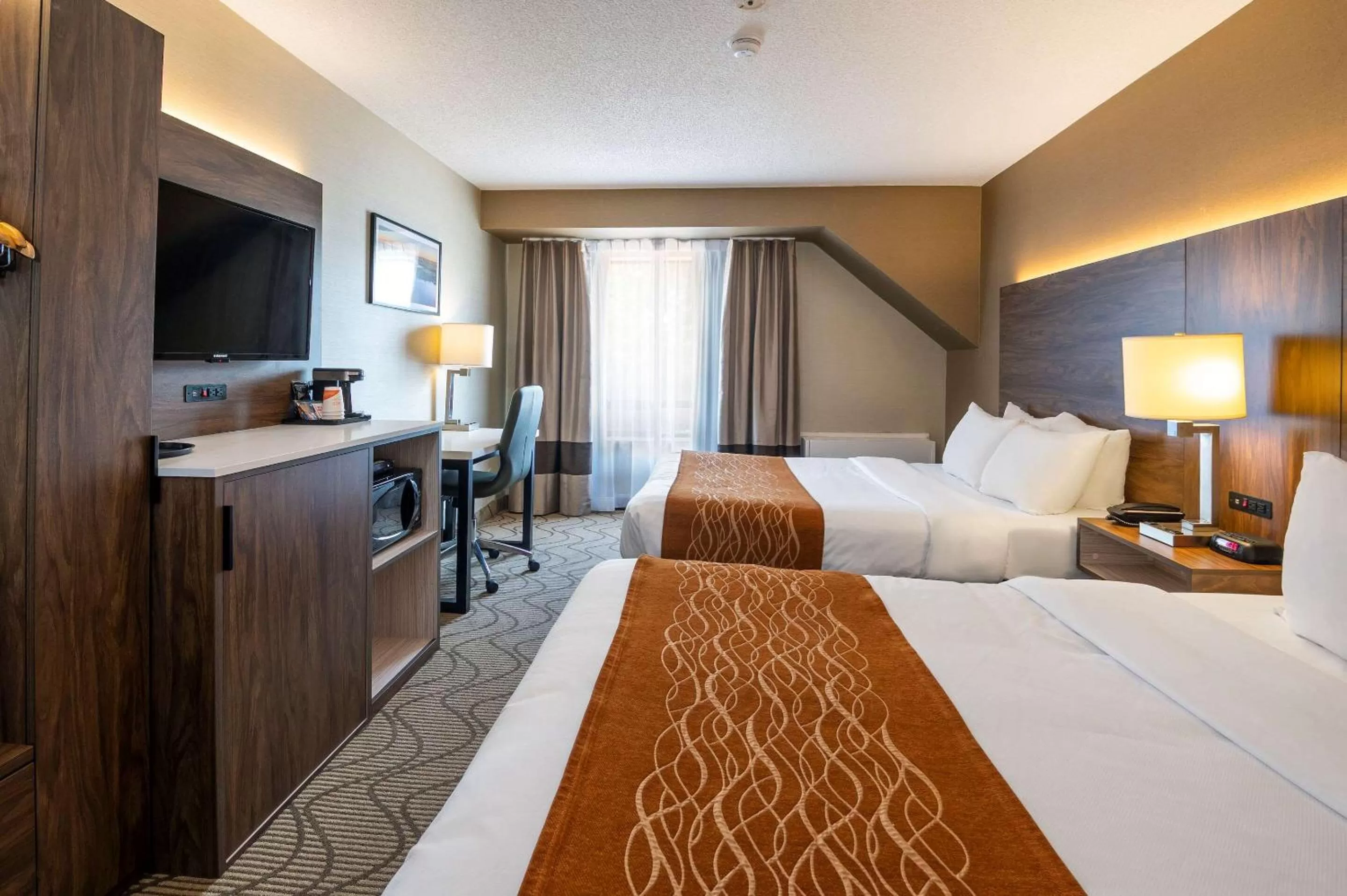 Bedroom, Bed in Comfort Inn Lakeshore