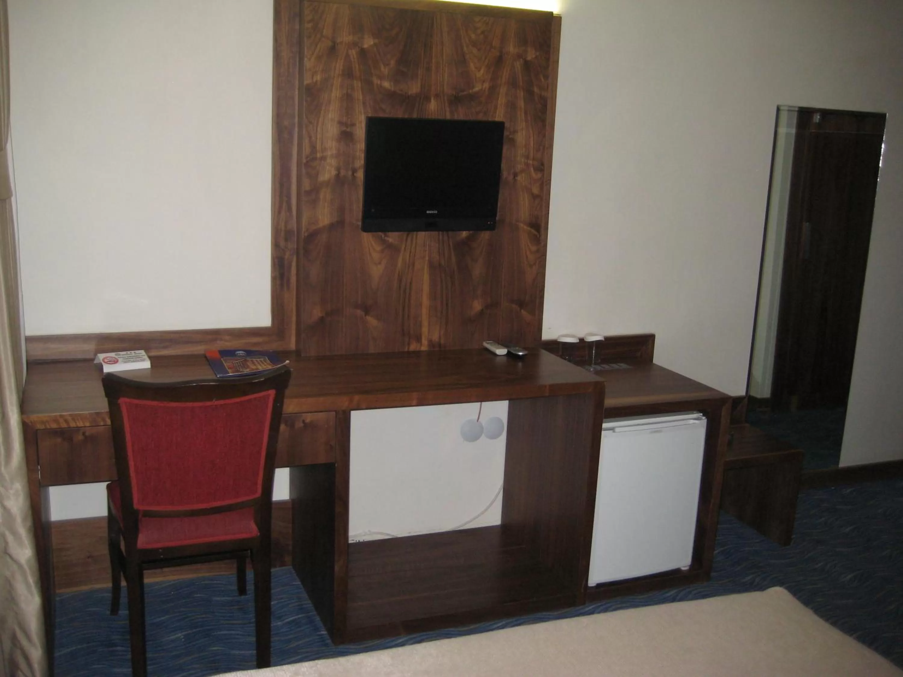 TV and multimedia, TV/Entertainment Center in Miroglu Hotel